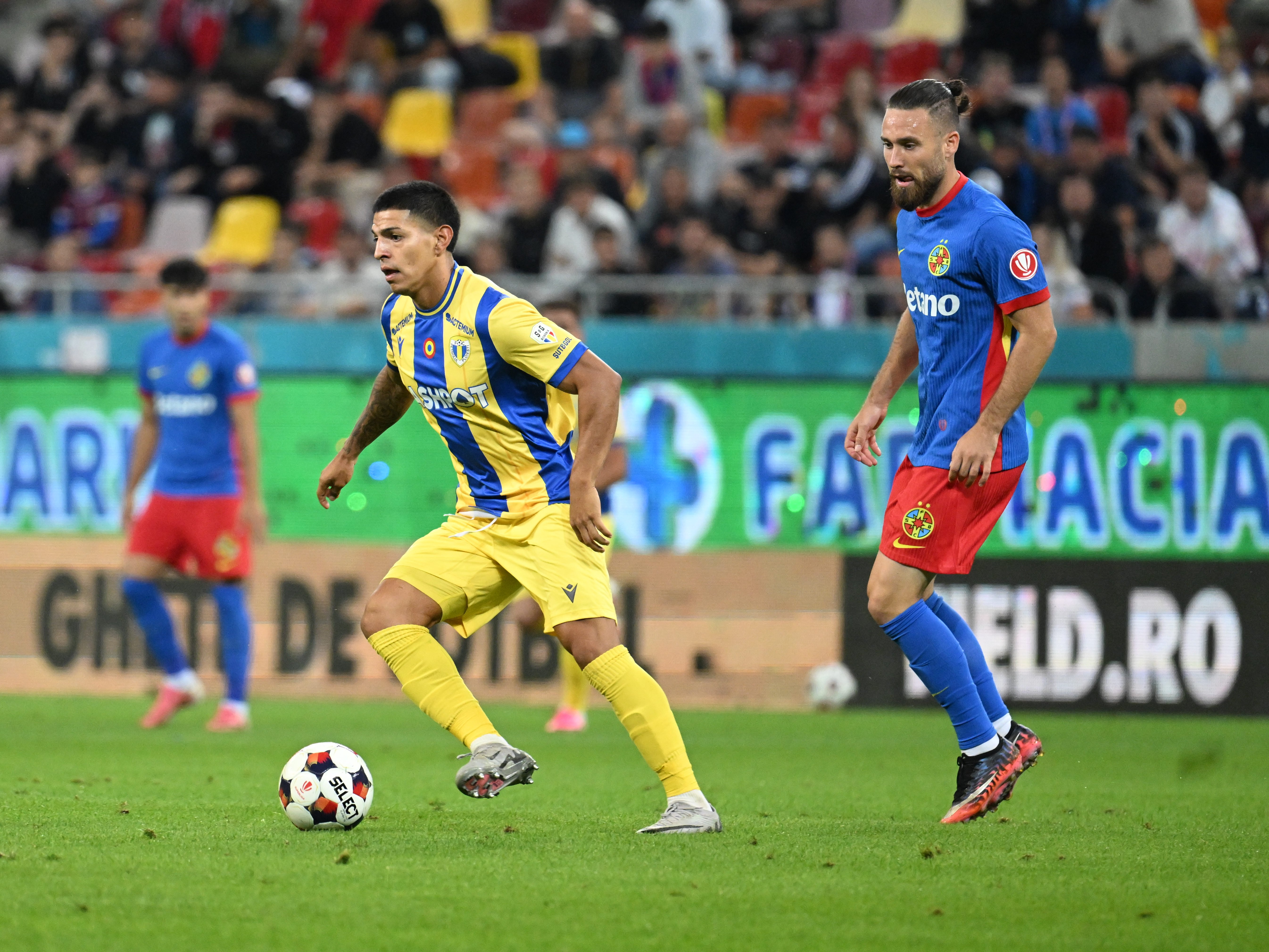 FCSB - Petrolul Ploiești 2-2, ACUM pe Sport.ro. Roș-albaștrii caută golul de trei puncte