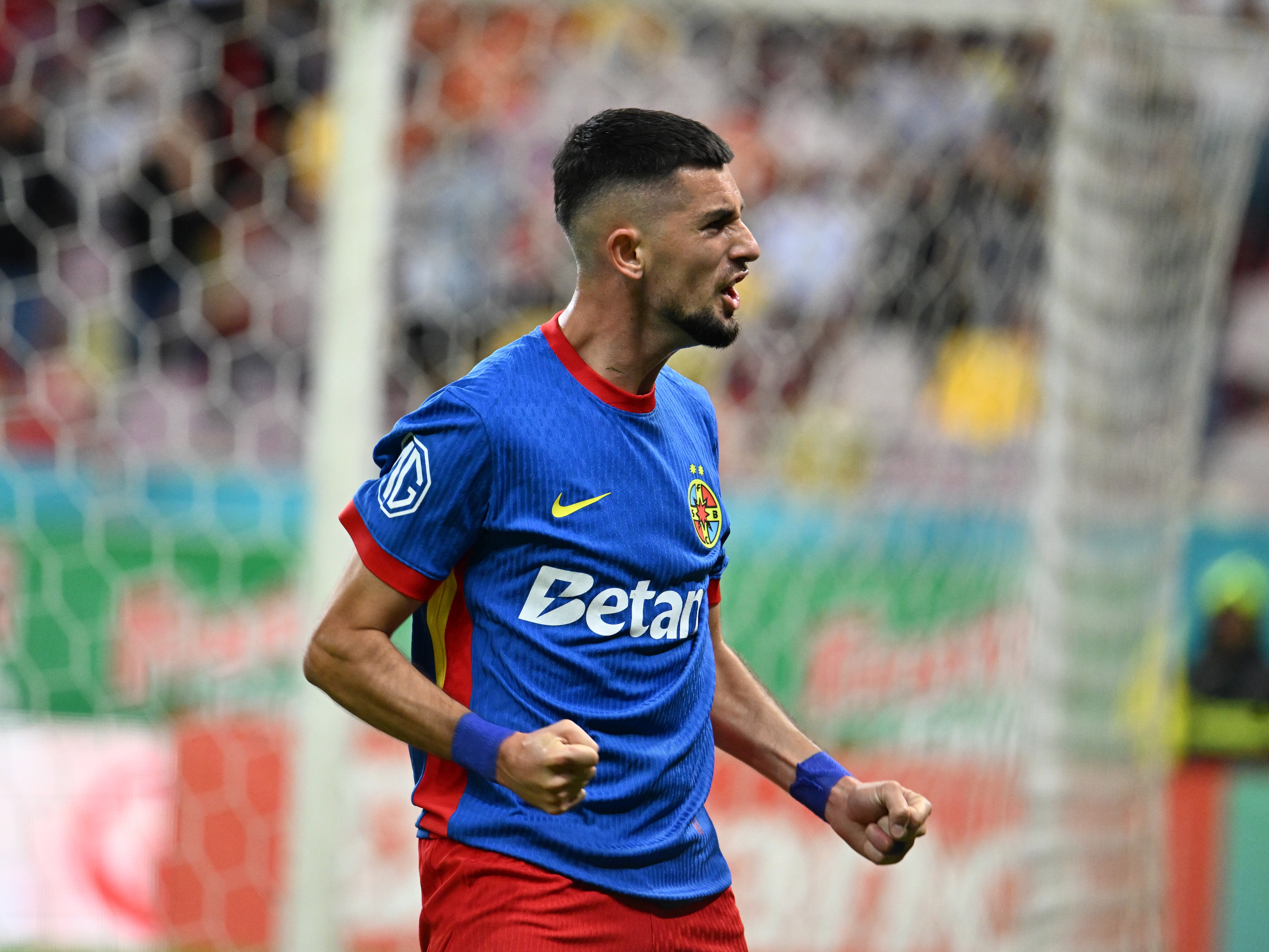 FCSB - Petrolul Ploiești 2-1, ACUM pe Sport.ro. Roș-albaștrii, în avantaj grație golului înscris de Korenica