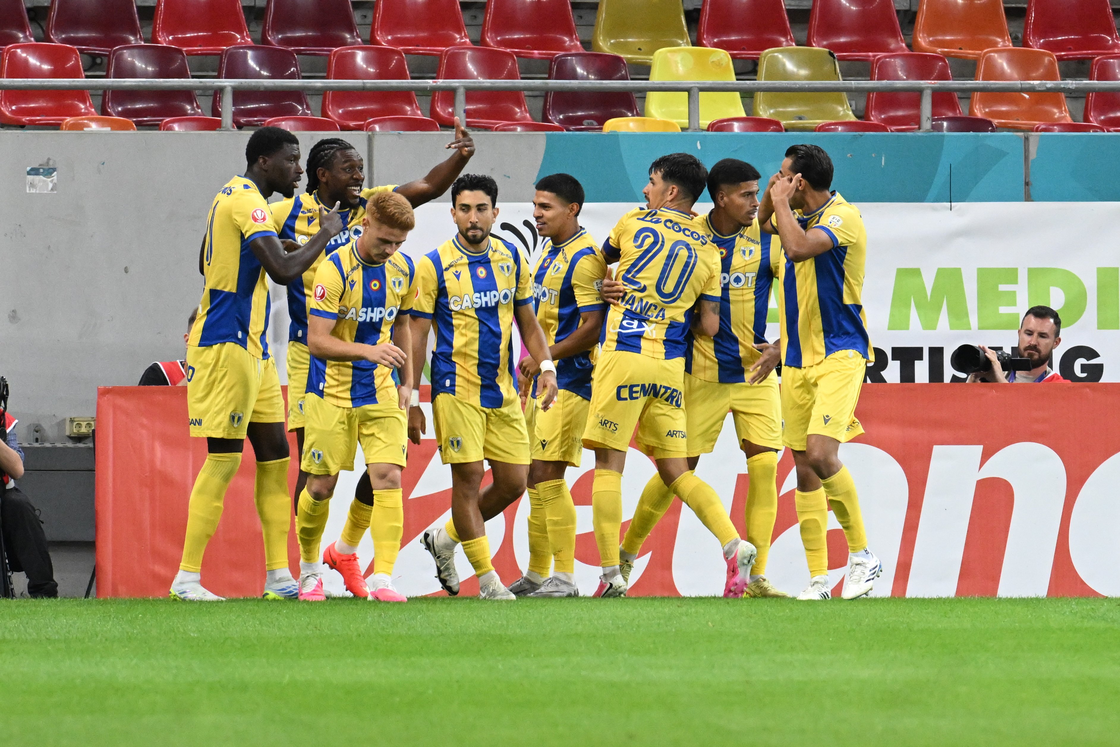 FCSB - Petrolul Ploiești 2-2, ACUM pe Sport.ro. Lovitură pe Arena Națională! Malula restabilește egalitatea