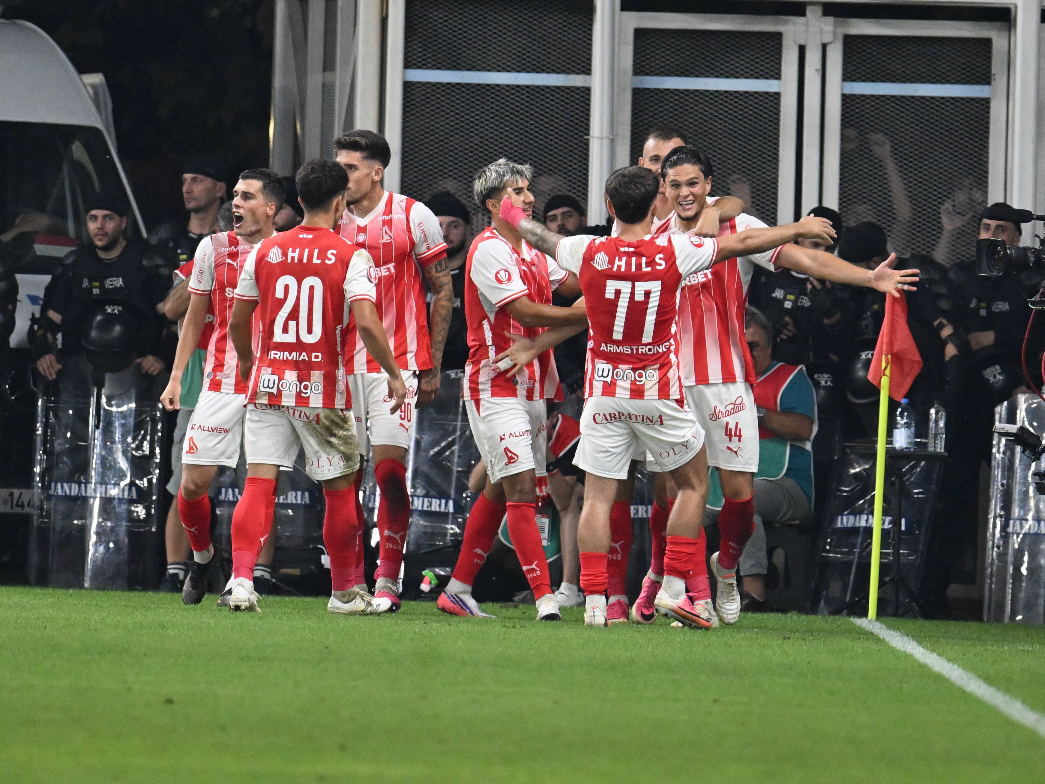 Titularul de la Dinamo s-a operat și e OUT o lună!