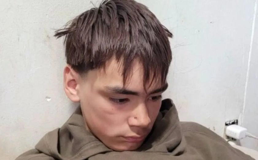Povestea care face înconjurul lumii. Cum a supraviețuit un băiat de 15 ani timp de 62 de ore pe mare, fără mâncare și apă