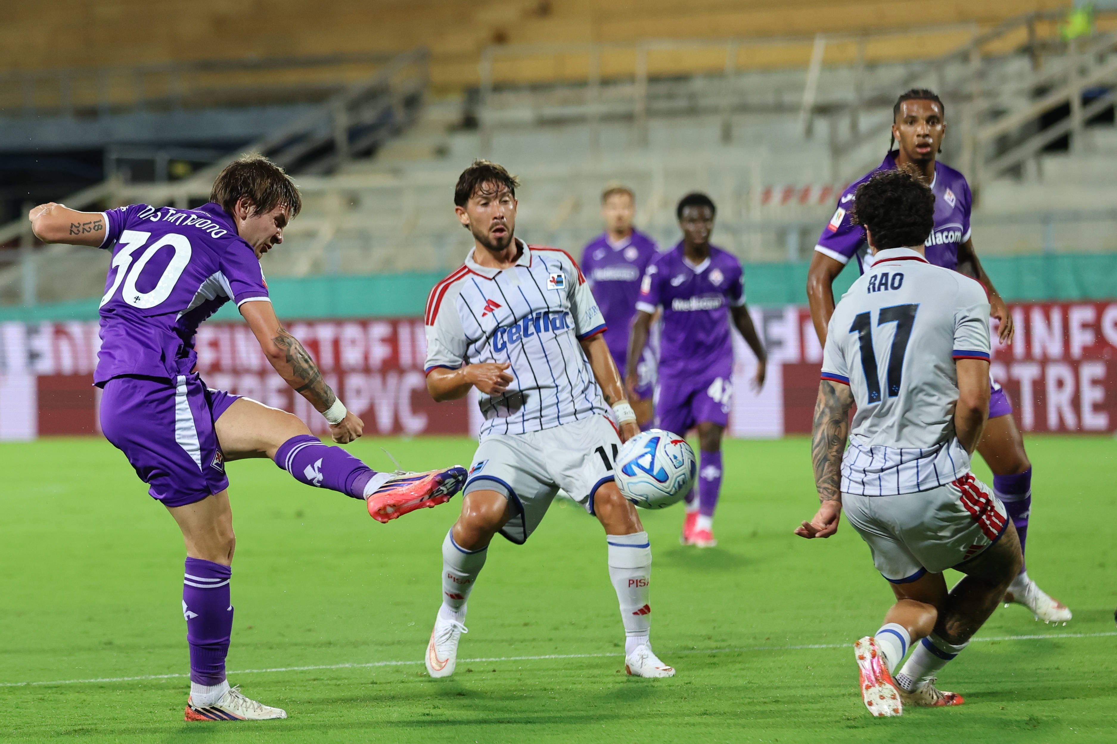 Fiorentina - Pisa 1-0, în direct pe VOYO SPORT 1! Radu Drăgușin, contribuție la gol