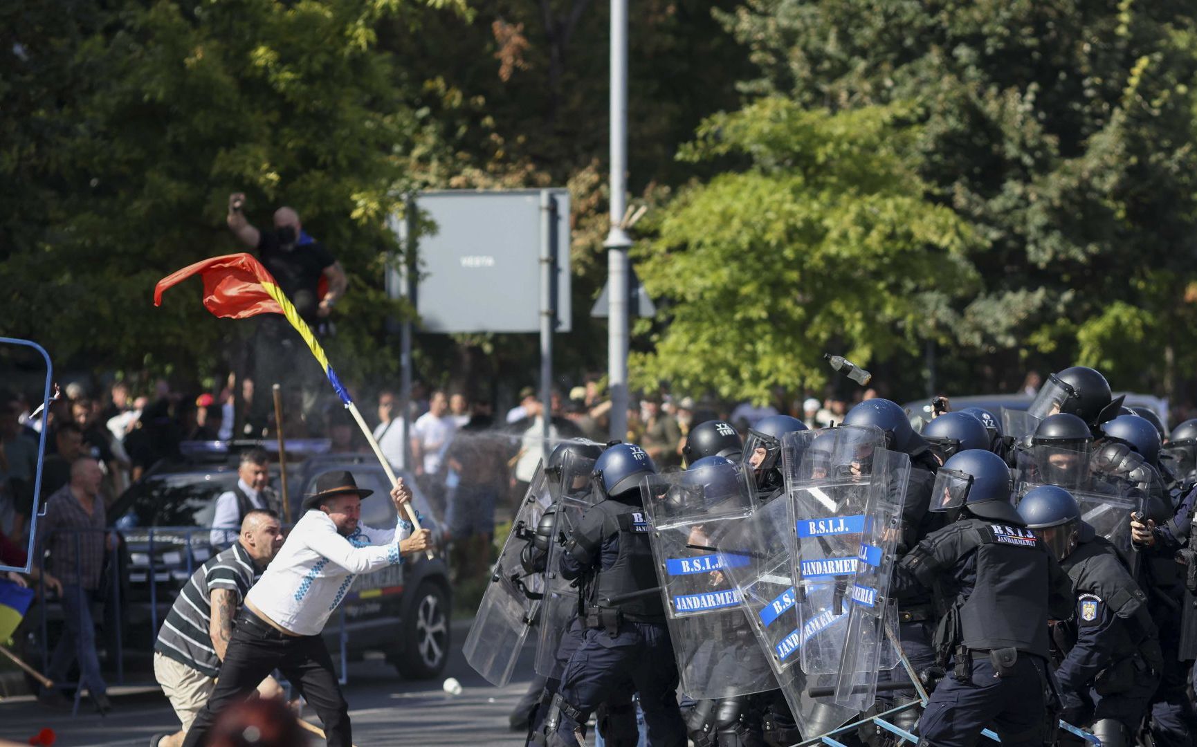 Primele arestări după violențele din Piața Victoriei. Profil interesant al inculpaților. Unul nu are domiciliul în România