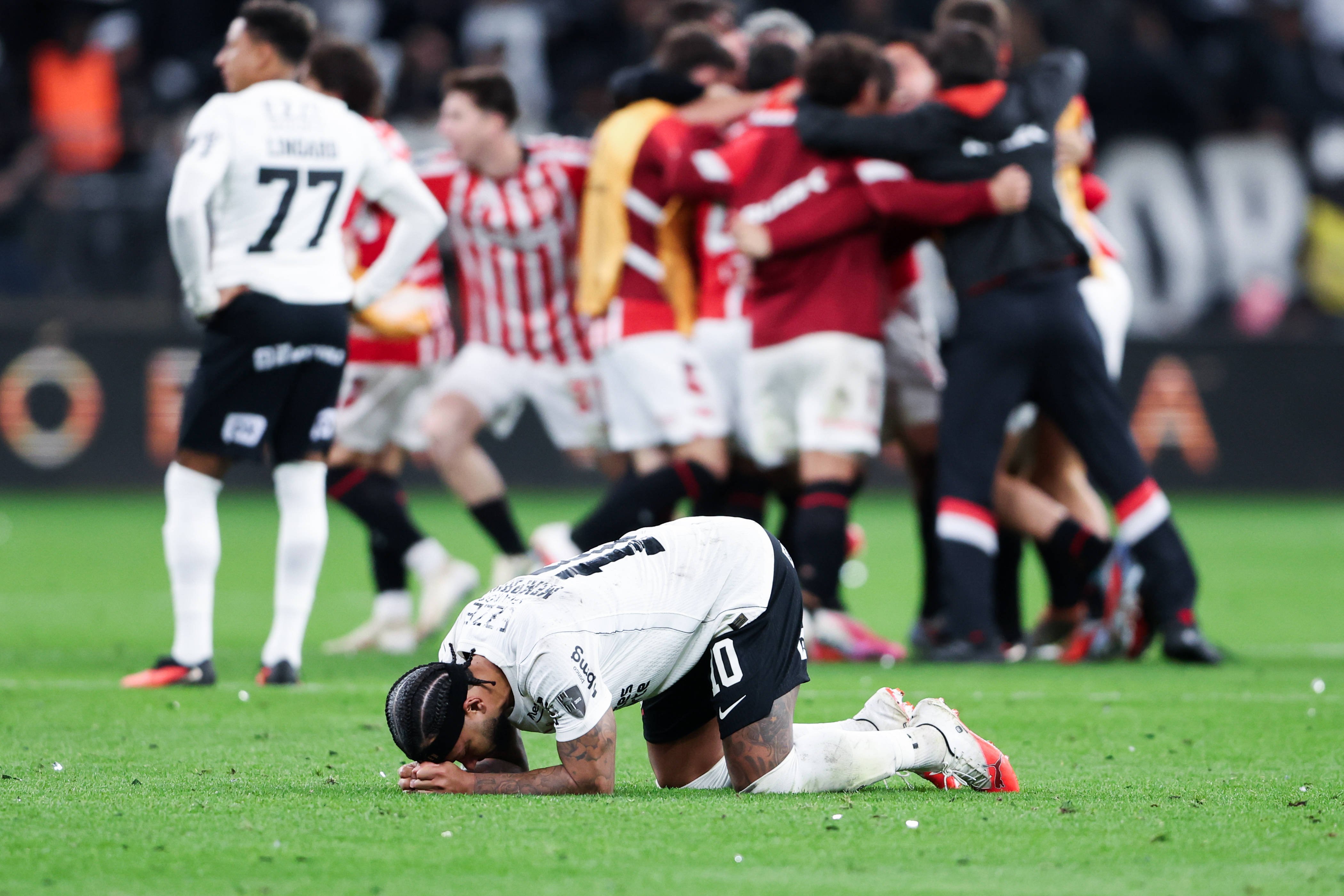 Memphis Depay și-a îngropat echipa! Ce a făcut în minutul 90+11