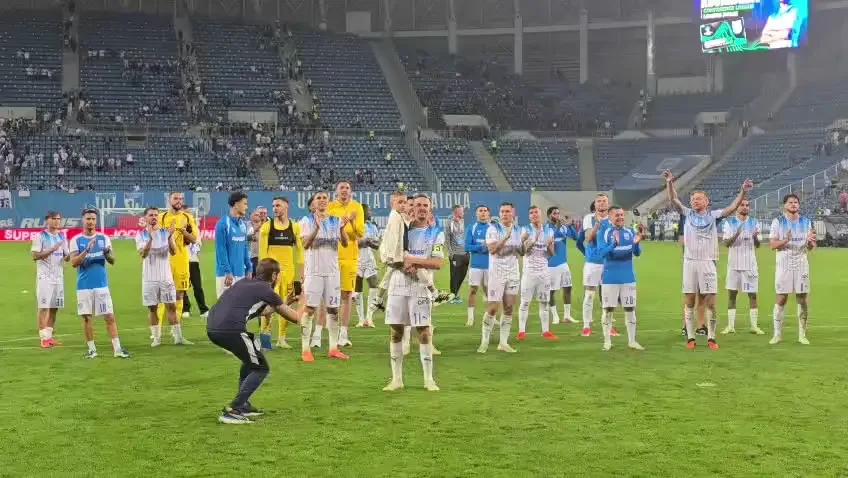 Peluza Craiovei l-a sărbătorit pe Nicușor Bancu după victoria 5-0 cu FCSB (19.09.2026)
