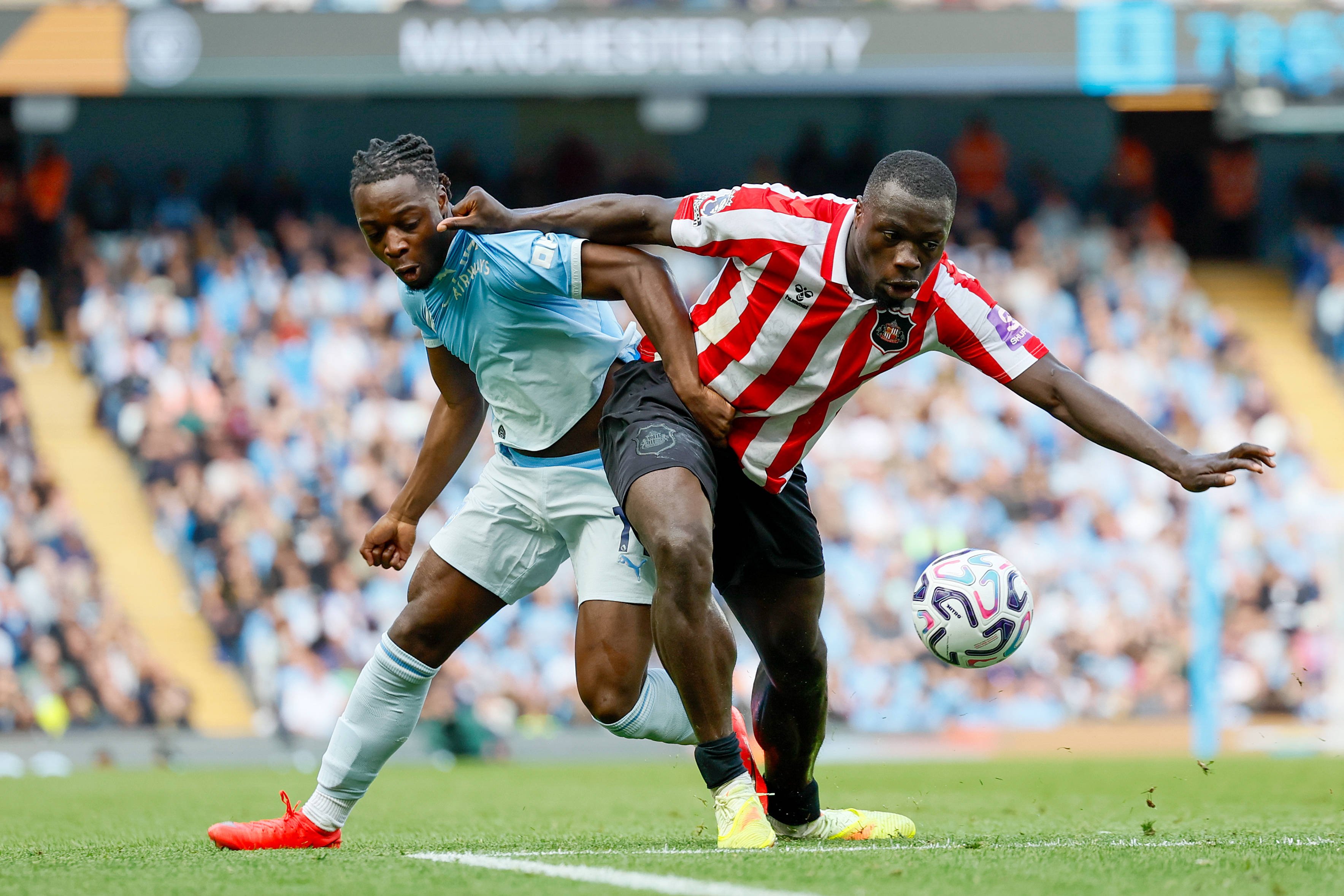 Fratele „tancului” din Superliga a marcat astăzi de trei ori în poarta lui Manchester City, în Premier League!