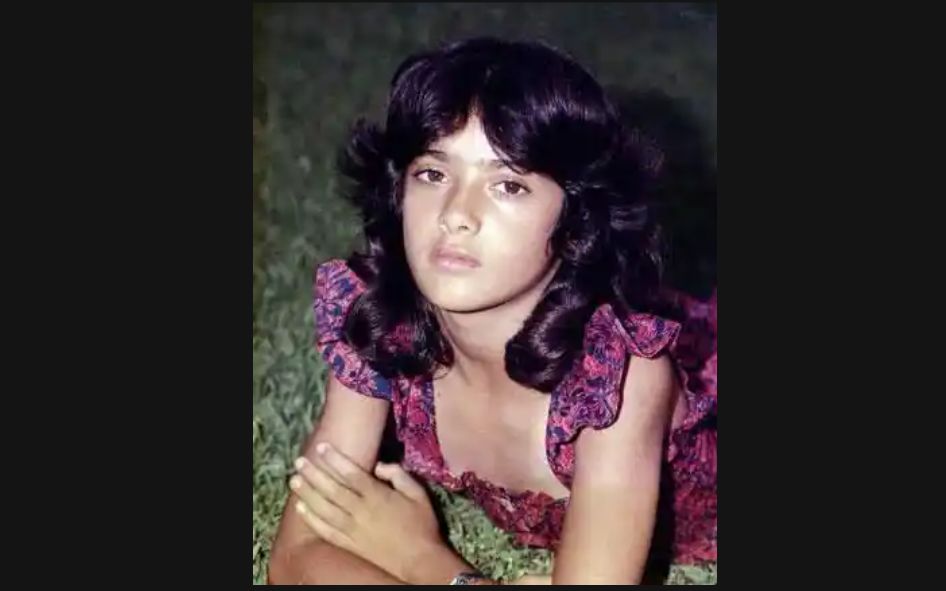 Recunoști puștoaica din imagine? Când era mică visa să fie gimnastă ca Nadia Comăneci! Astăzi are Hollywoodul la picioare și este soția unui miliardar celebru