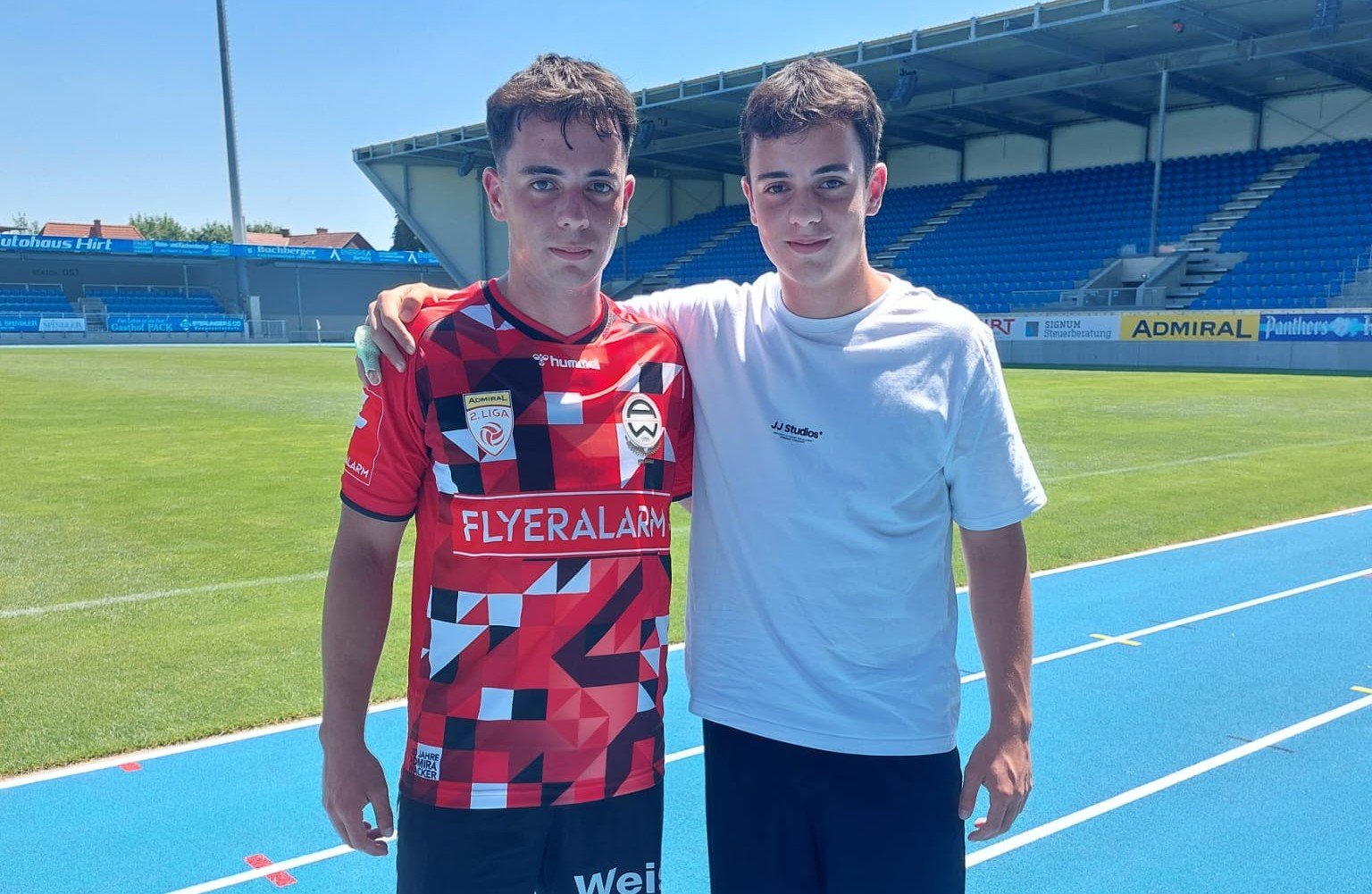 Mijlocașul român din naționala Austriei, titular meci de meci la 18 ani la legendara Admira Wacker! ”Să joc alături de fratele meu geamăn este un lucru special”