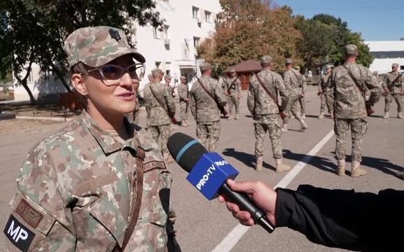 De ce a renunțat Loredana, profesoară de engleză, la catedră pentru uniforma militară. Va câștiga 4.500 de lei pe lună