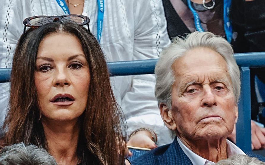 A împlinit 57 de ani, dar ai putea crede că are cu 20 mai puțin! Catherine Zeta Jones, apariție spectaculoasă