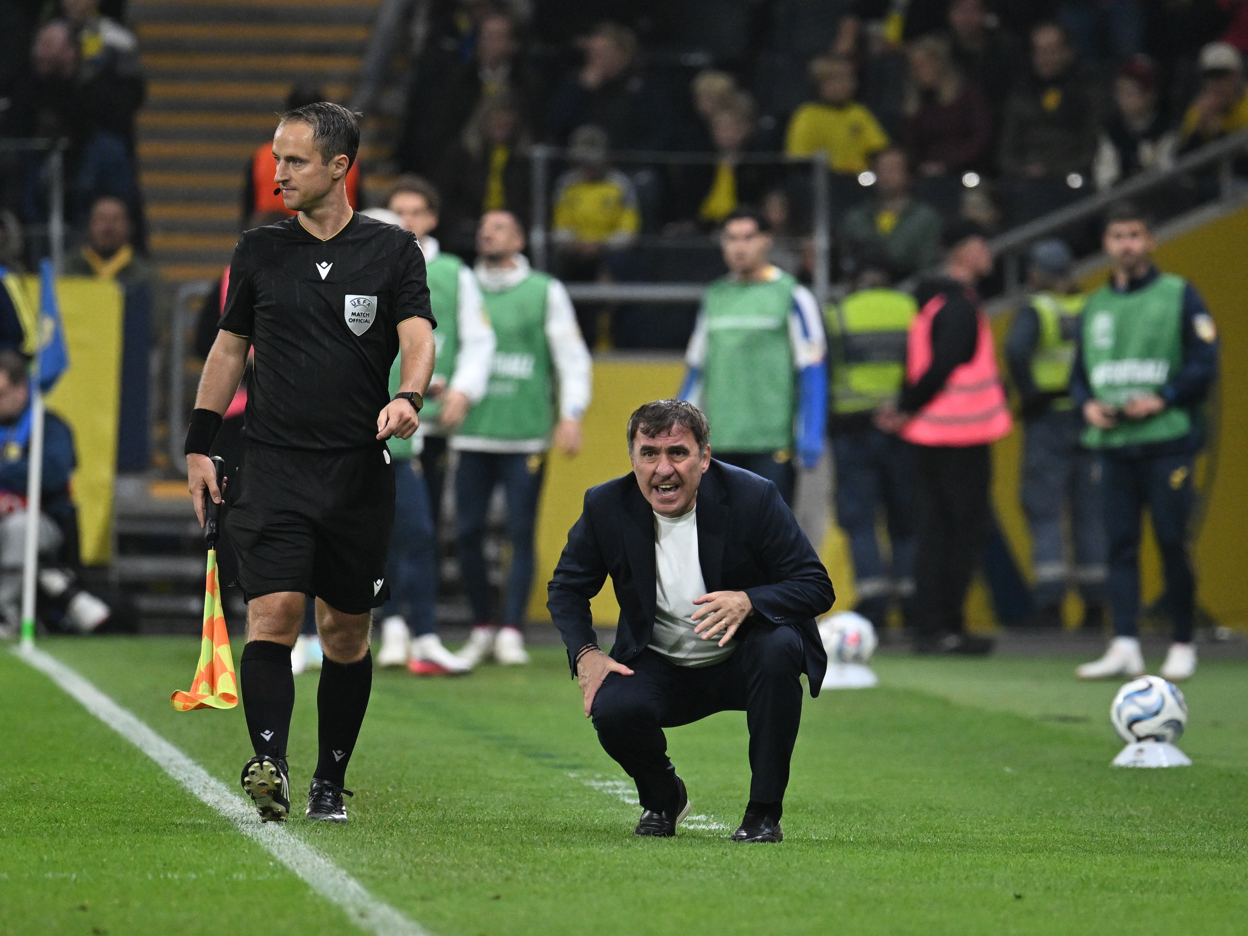 Gică Hagi surprinde după Suedia - România 2-1: „Încă putem câștiga!” Ce a spus selecționerul despre fiul său, Ianis
