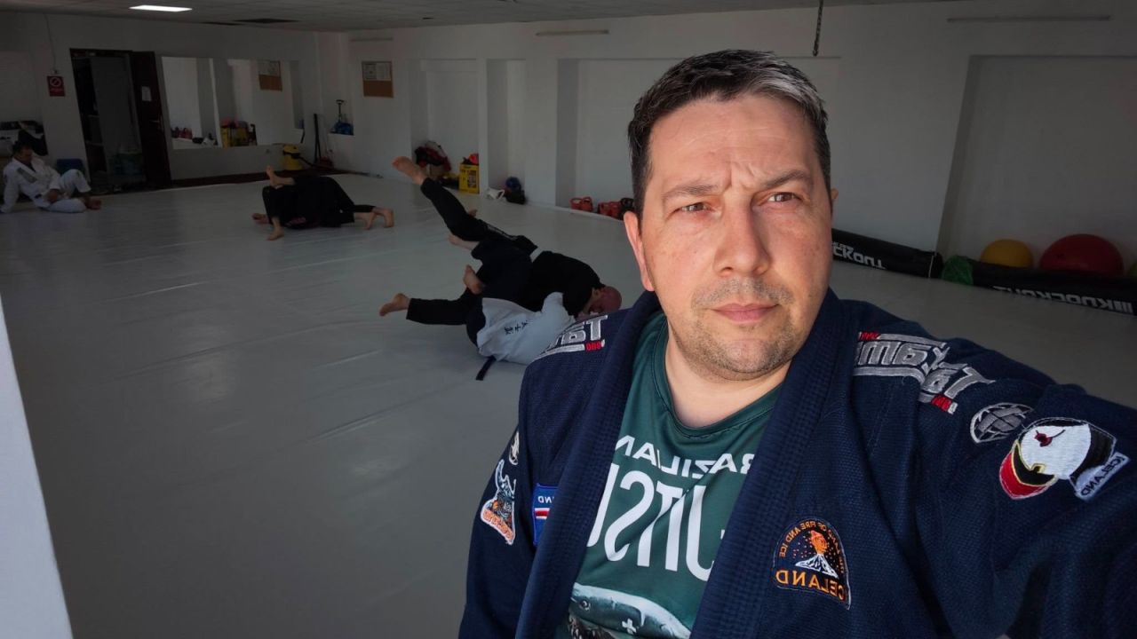 Șofer de troleibuz din Brașov, AUR pentru România la Mondialele de Jiu-Jitsu. Corneliu Zavoianu, poveste de film: "Aproape mi-am rupt ligamentele"