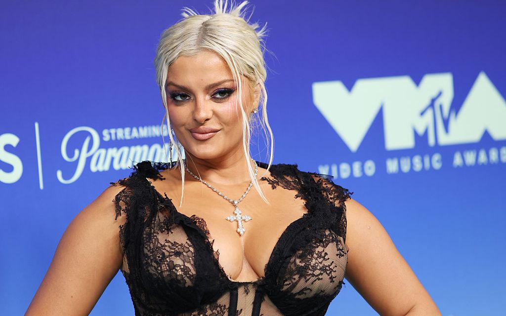 Vedeta care a dominat covorul roșu! Bebe Rexha, în topul celor mai îndrăznețe și dezinhibate apariții de la gala MTV