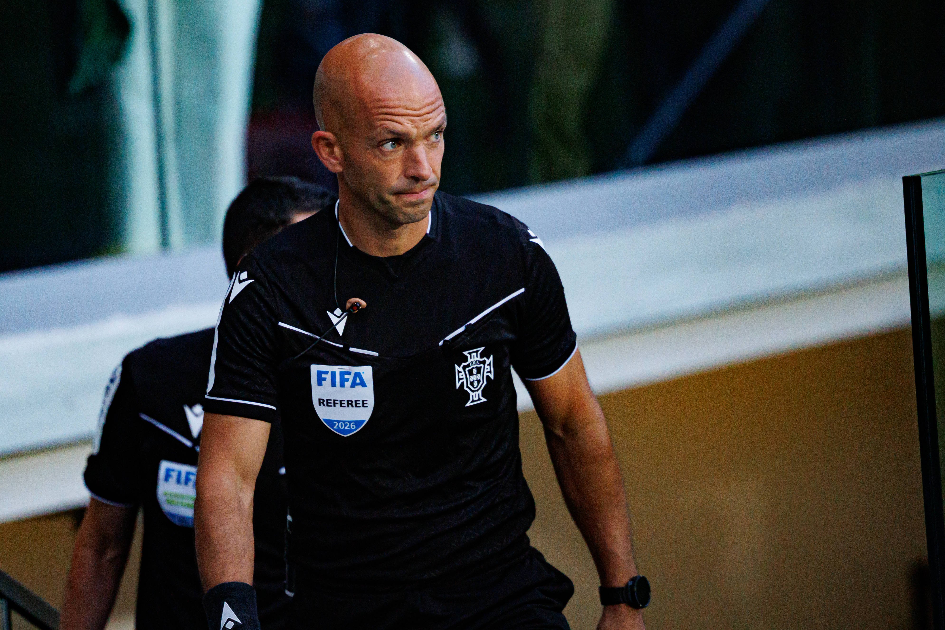 Arbitrul de la România - Bosnia a tras sperietura carierei tot după un meci fără spectatori: "Șase luni am stat cu poliția la ușă!"