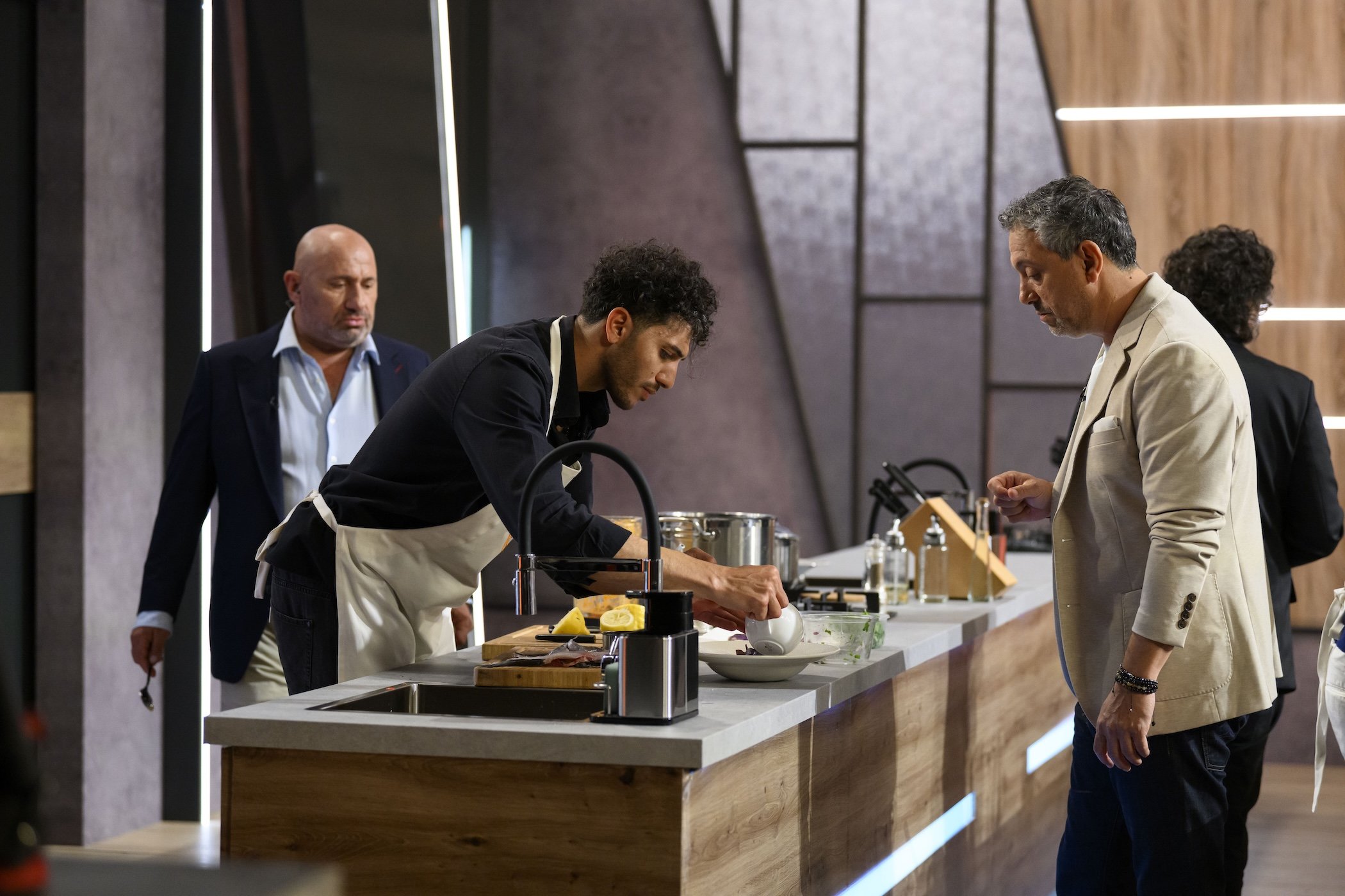"Nu pot să mănânc porc, nu pot să gătesc, nu pun mâna niciodată în viața mea pe porc!". Habibi din Zalău, pus în fața unei alegeri dificile la MasterChef