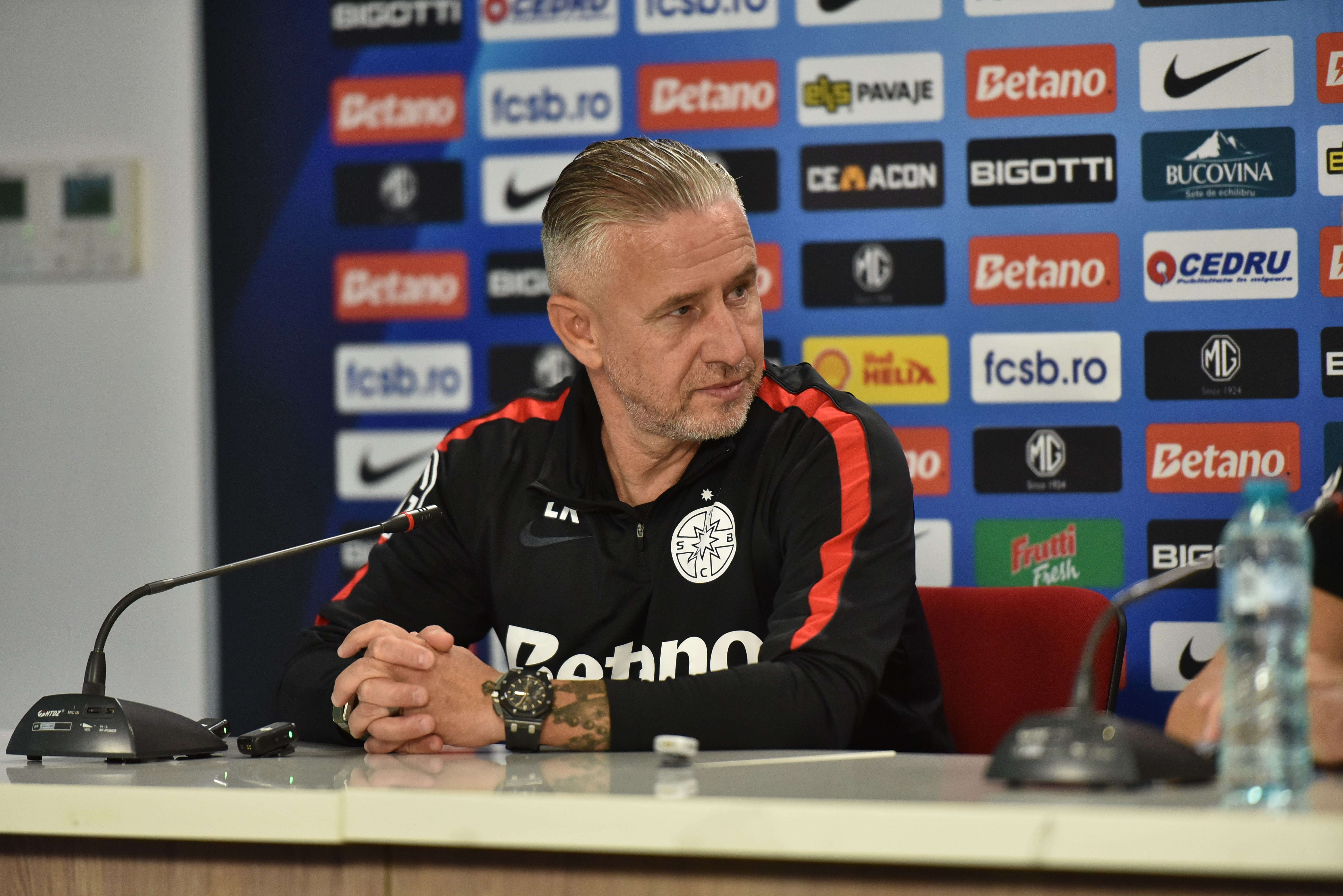 Fotbalistul care poate fi "titular de drept" în echipa lui Reghecampf! "Am vorbit despre el"