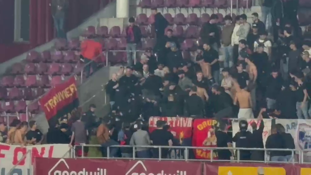 Momente tensionate în Rapid - Genoa! Jandarmeria a intervenit