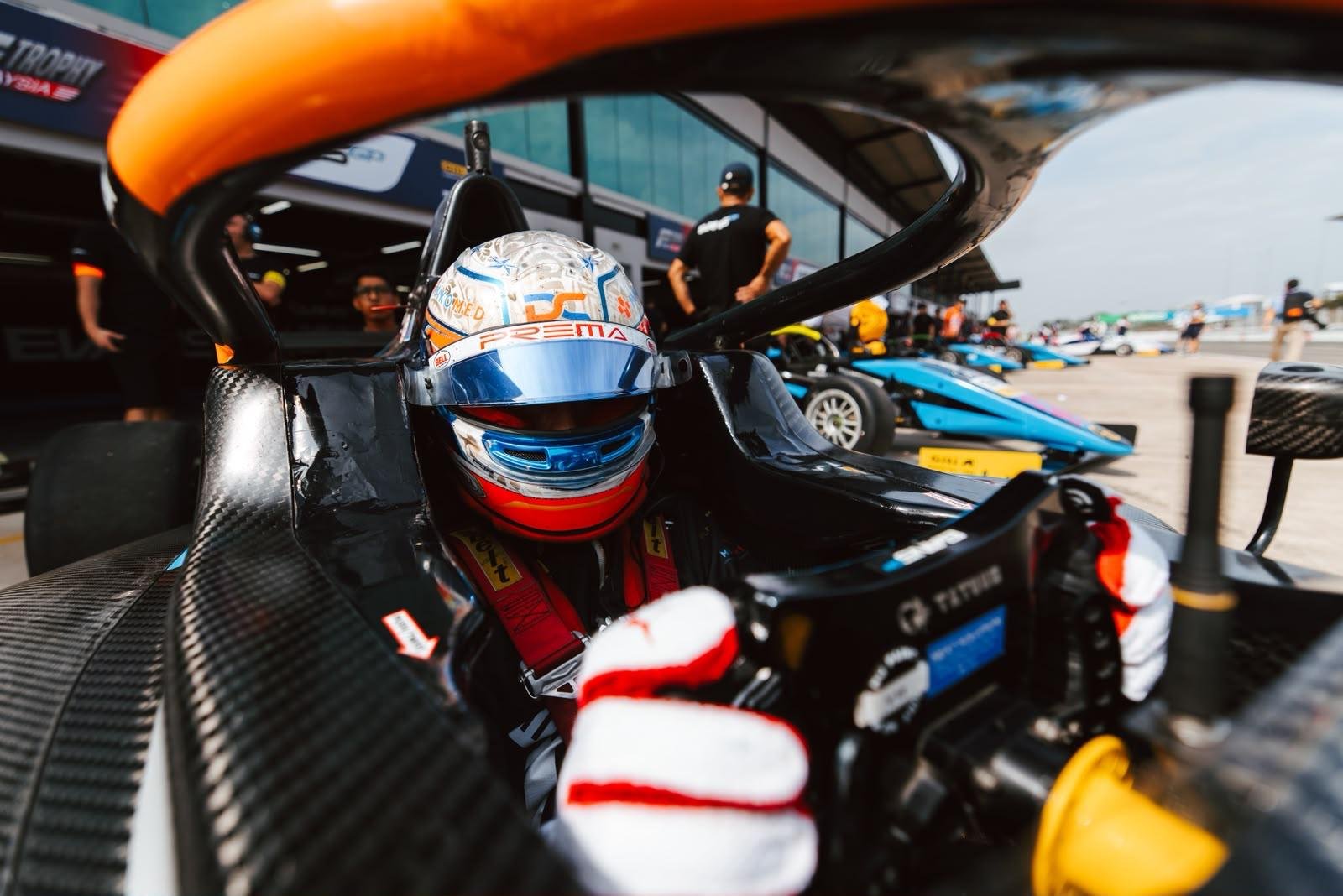 Pilotul David Cosma Cristofor scrie istorie la Sepang: podium pentru România în weekendul de Formula 1 Bahrain Grand Prix - Formula Trophy Malaysia