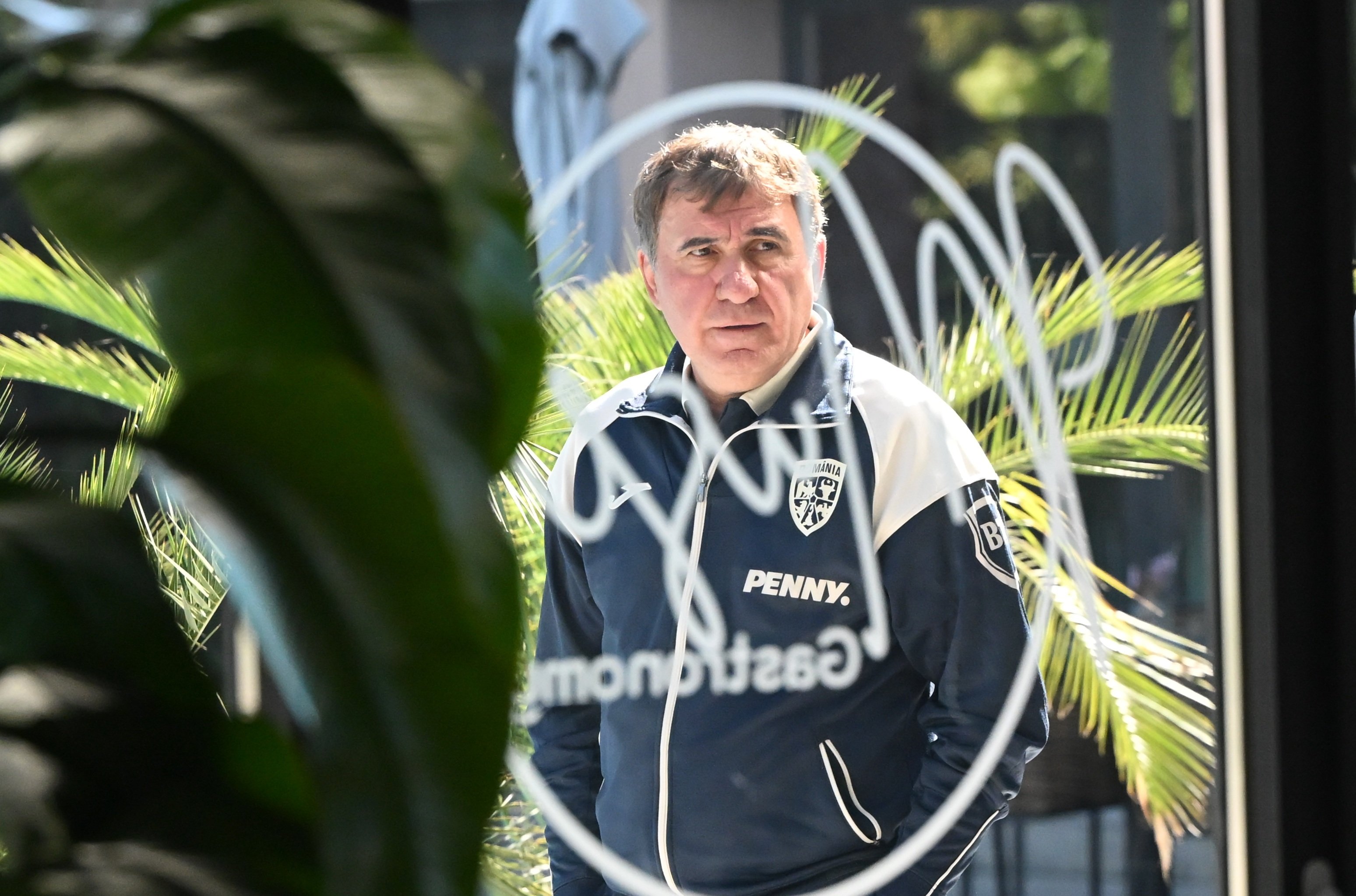 „Mai aveți încredere în acești jucători?“: Răspunsul lui Hagi a provocat rumoare în sală