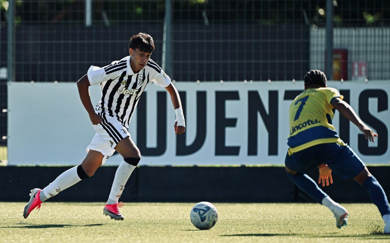 Fundașul român de 17 ani a semnat cu Juventus Torino contract de seniori! „Are o chestie, dincolo de 1,90 m înălțime”
