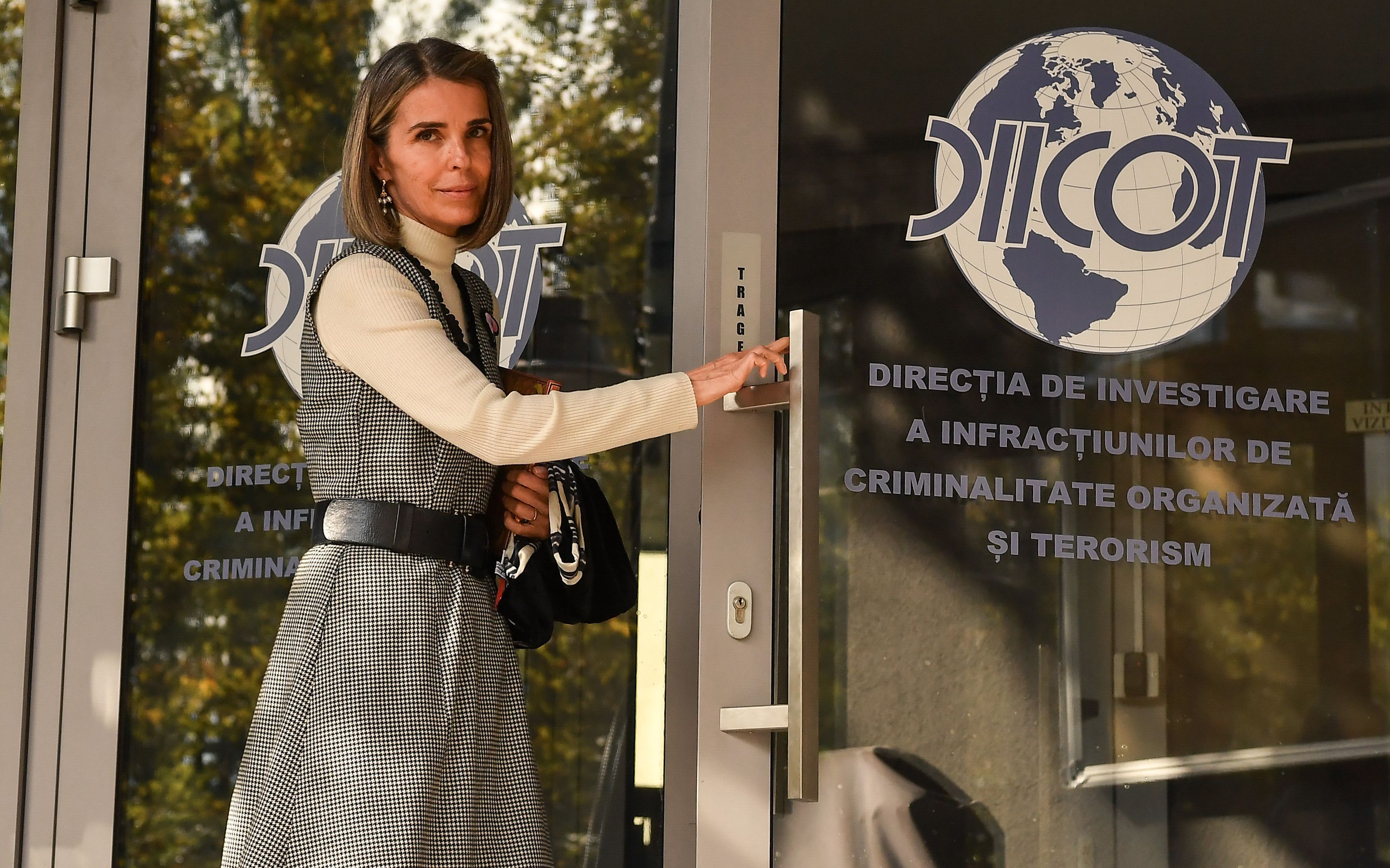 Cristela Georgescu, după vizita la DIICOT: „Acuzațiile din dosar sunt nefondate și adevărate. Suntem o familie obișnuită”