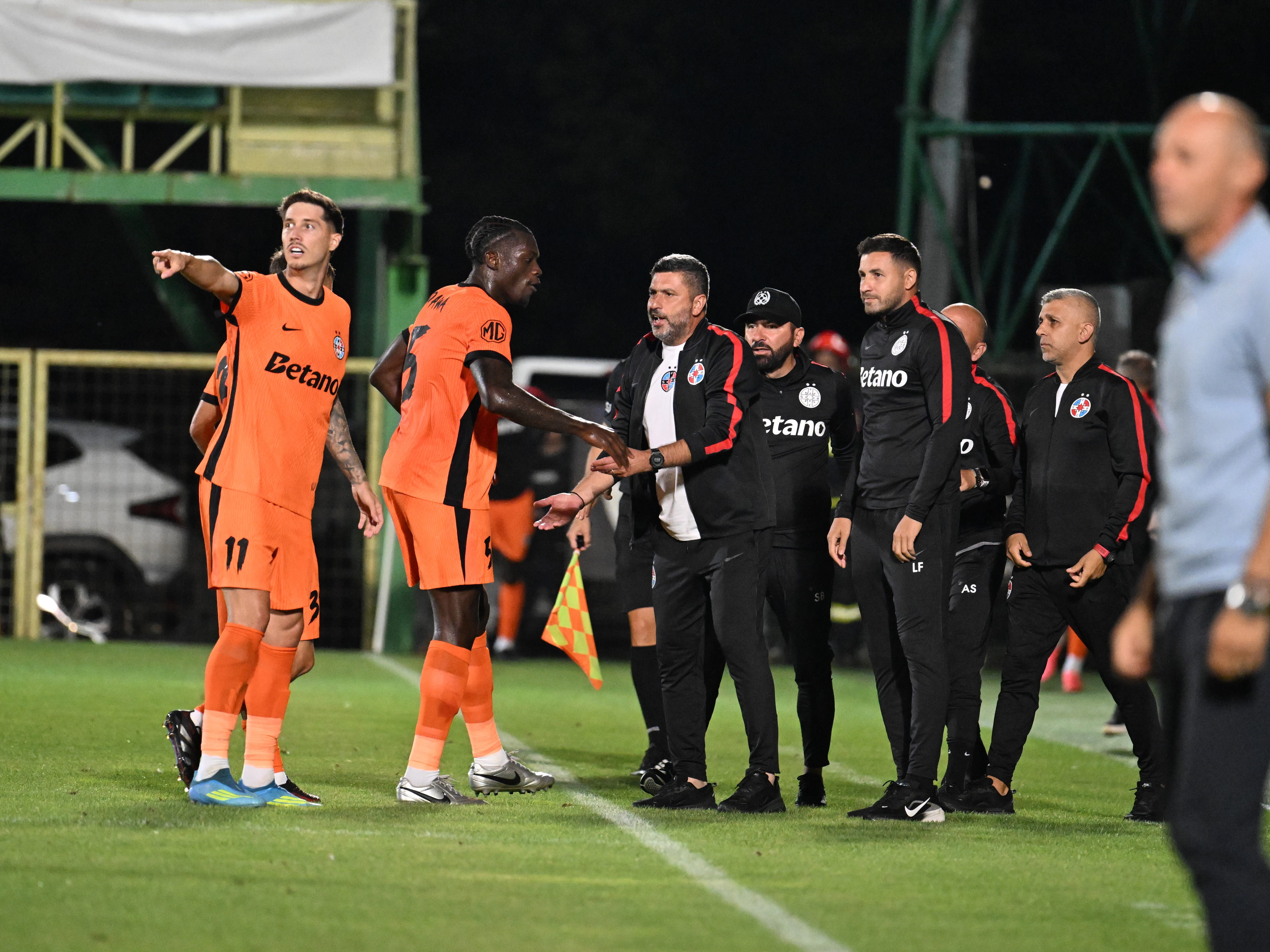 Fostul antrenor de la FCSB a semnat cu noua sa echipă: ”Bun venit!”