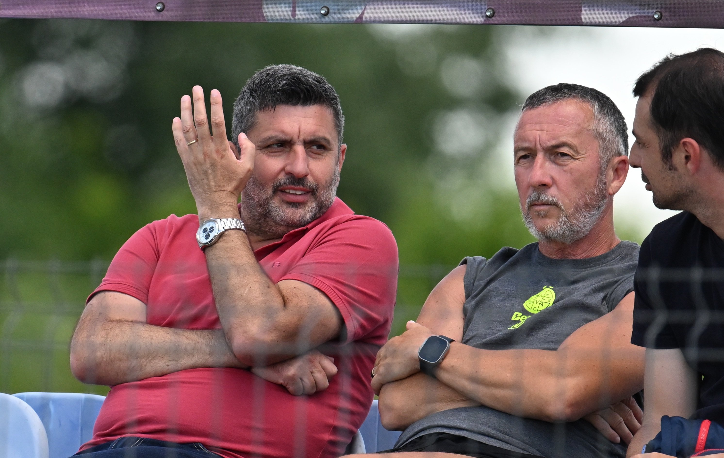 Acuzat de Marius Baciu, Mihai Stoica a scos telefonul și a citit mesajele în direct: "Nu înțeleg!"
