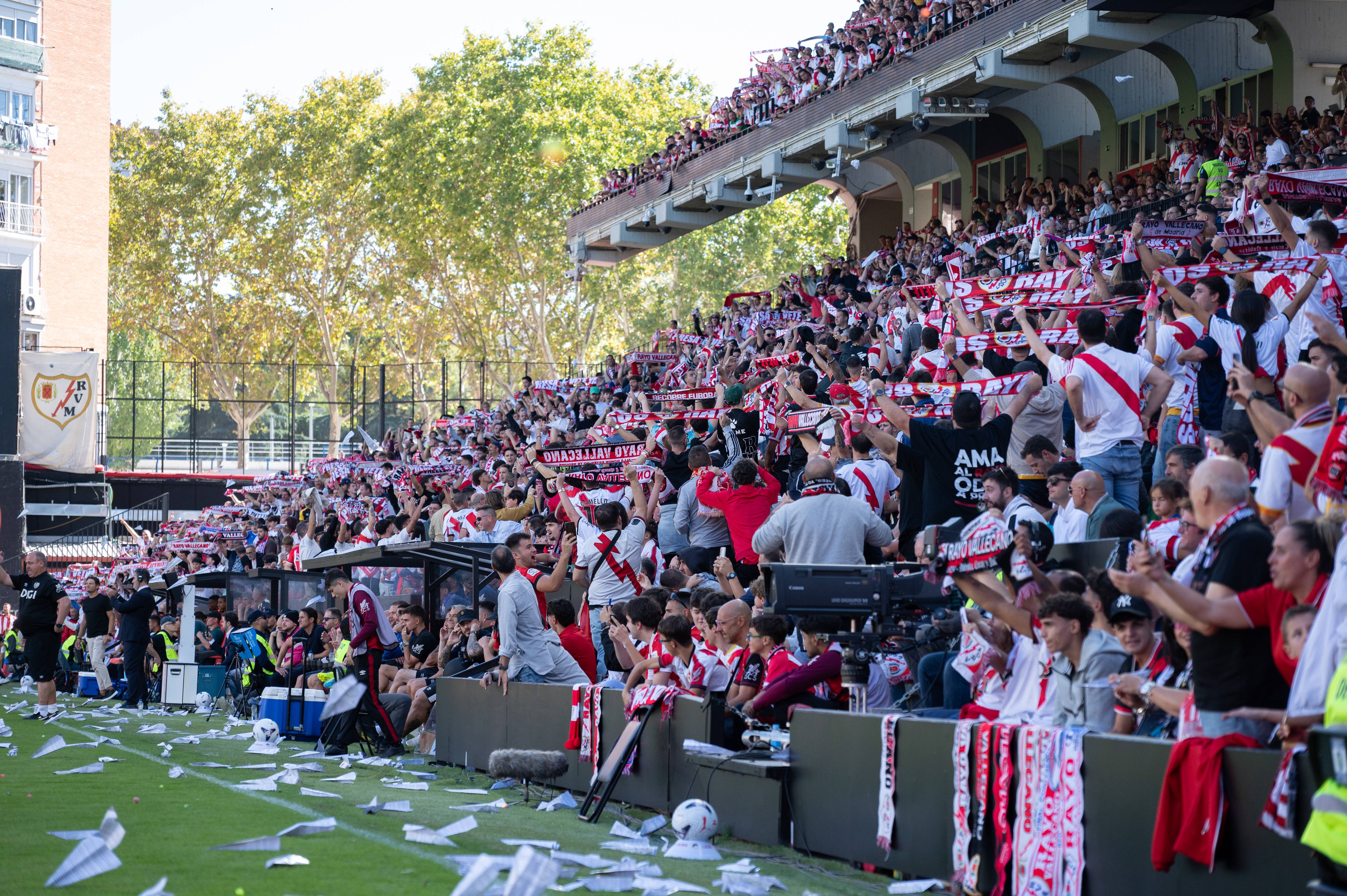 Arbitrul a văzut nebunia din Rayo Vallecano - Bilbao și a oprit meciul! Partida a fost suspendată