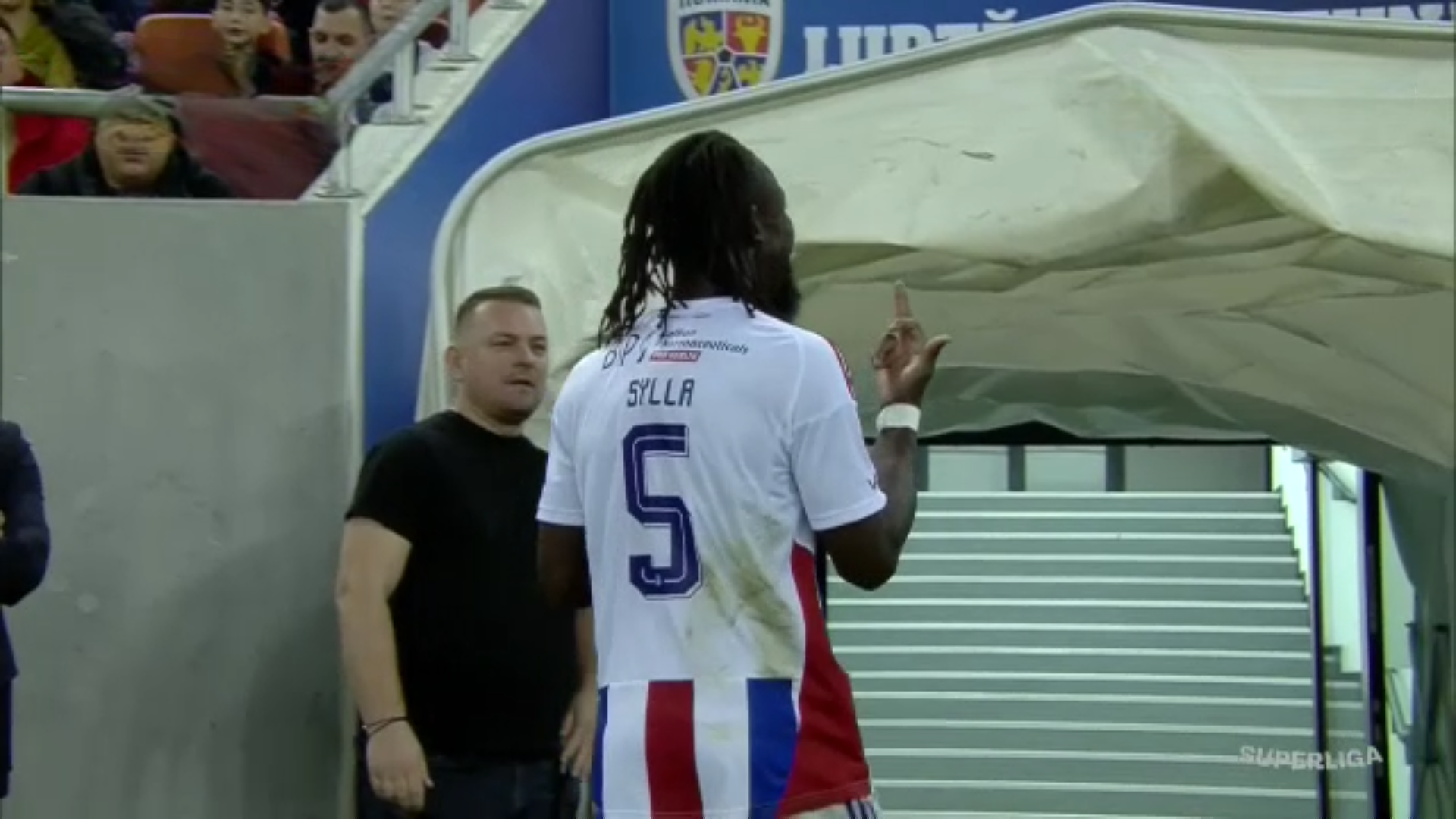 A rupt tăcerea după ce le-a arătat degetul fanilor FCSB: ”Au fost mesaje rasiste!”