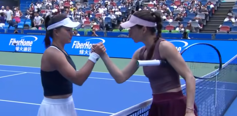 Hanyu Guo a rostit un singur nume după ce a întors-o pe Sorana Cîrstea de la 1-6, 0-4: „Vreau să îi mulțumesc”