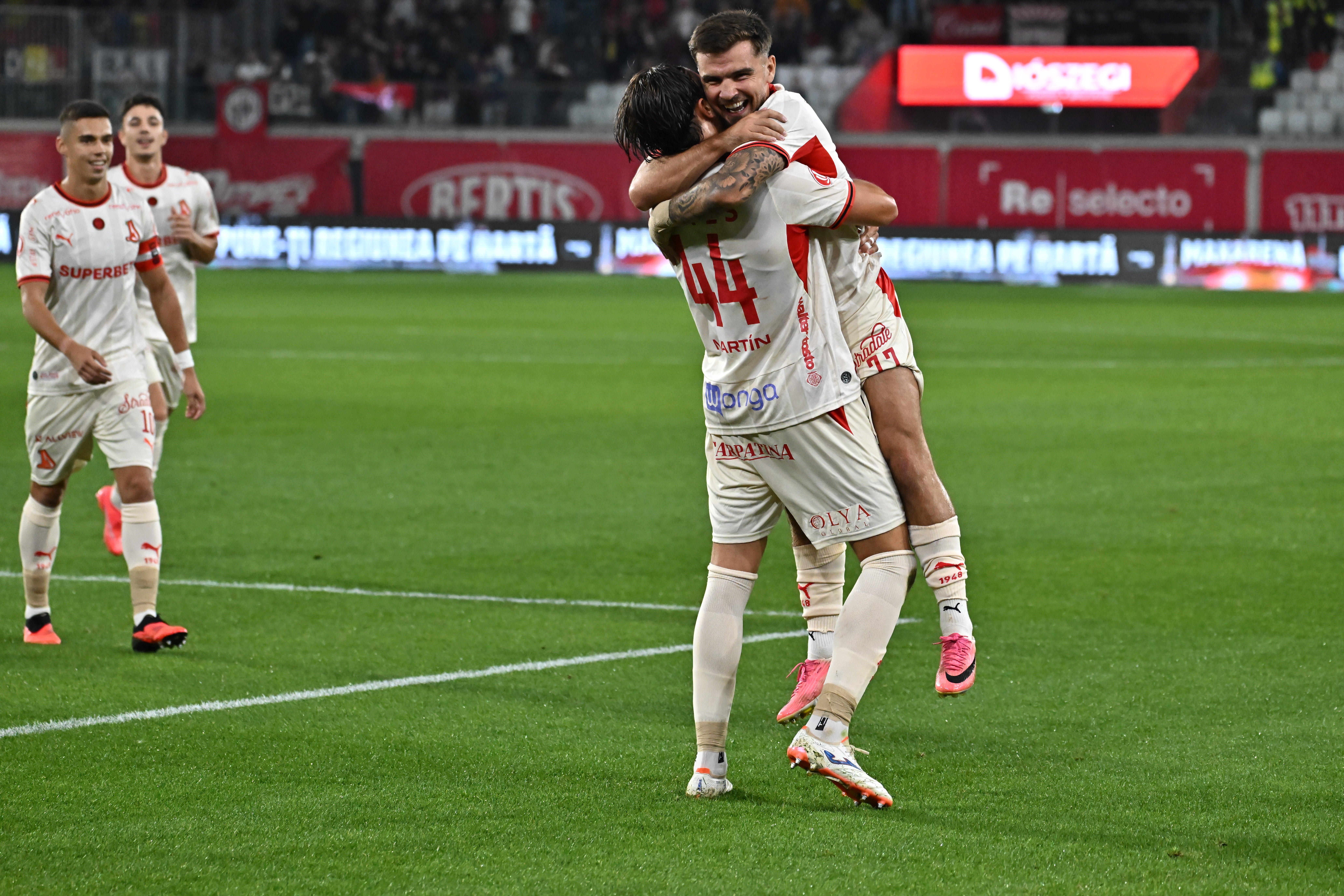 Echipa etapei 11 din Superligă! Liderul Dinamo, Rapid și Farul au câte doi jucători, FCSB unul