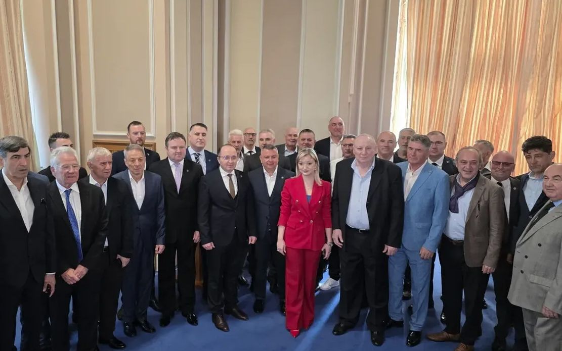 Parlamentul a schimbat legea pentru Steaua! Legendele roș-albaștrilor, cu Pițurcă în frunte, sunt în al nouălea cer