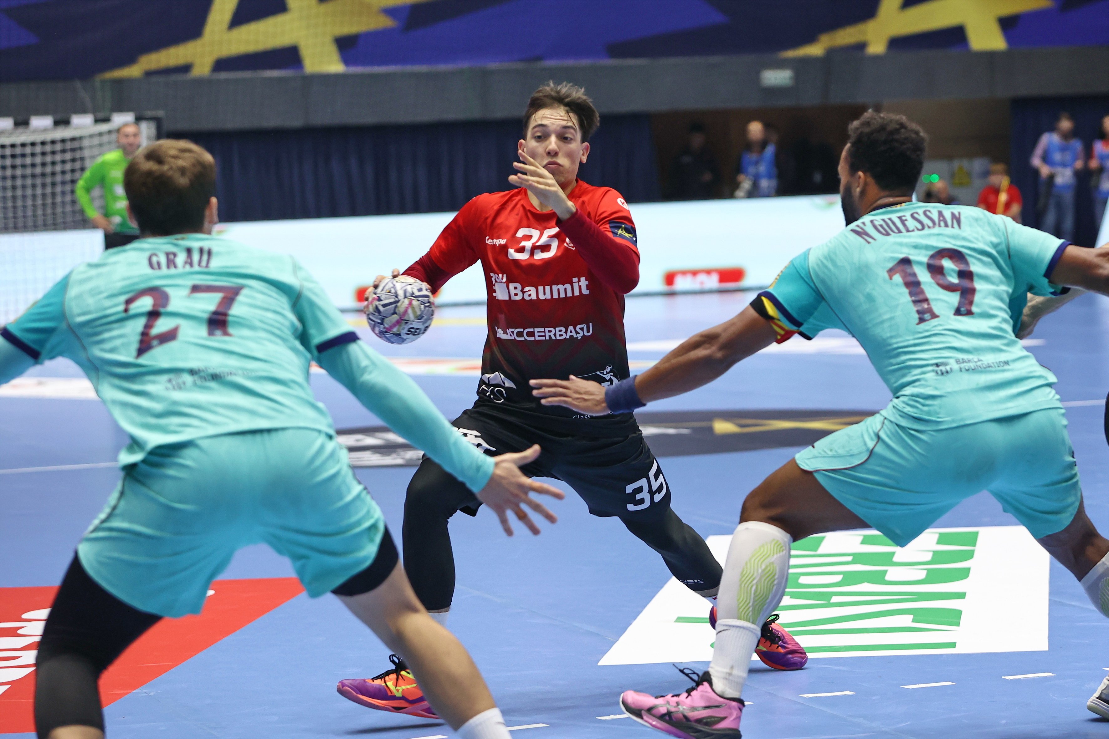 Dinamo, înfrângere categorică în meciul cu Barcelona din Liga Campionilor