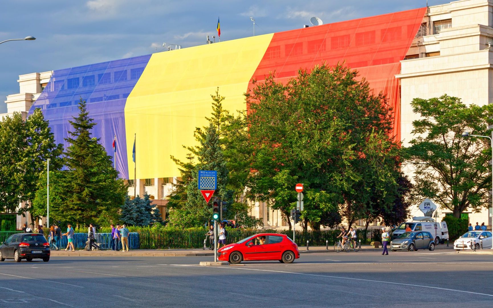 Ce se întâmplă cu salariul minim și veniturile bugetarilor dacă trece guvernul Niculescu. Planurile premierului desemnat