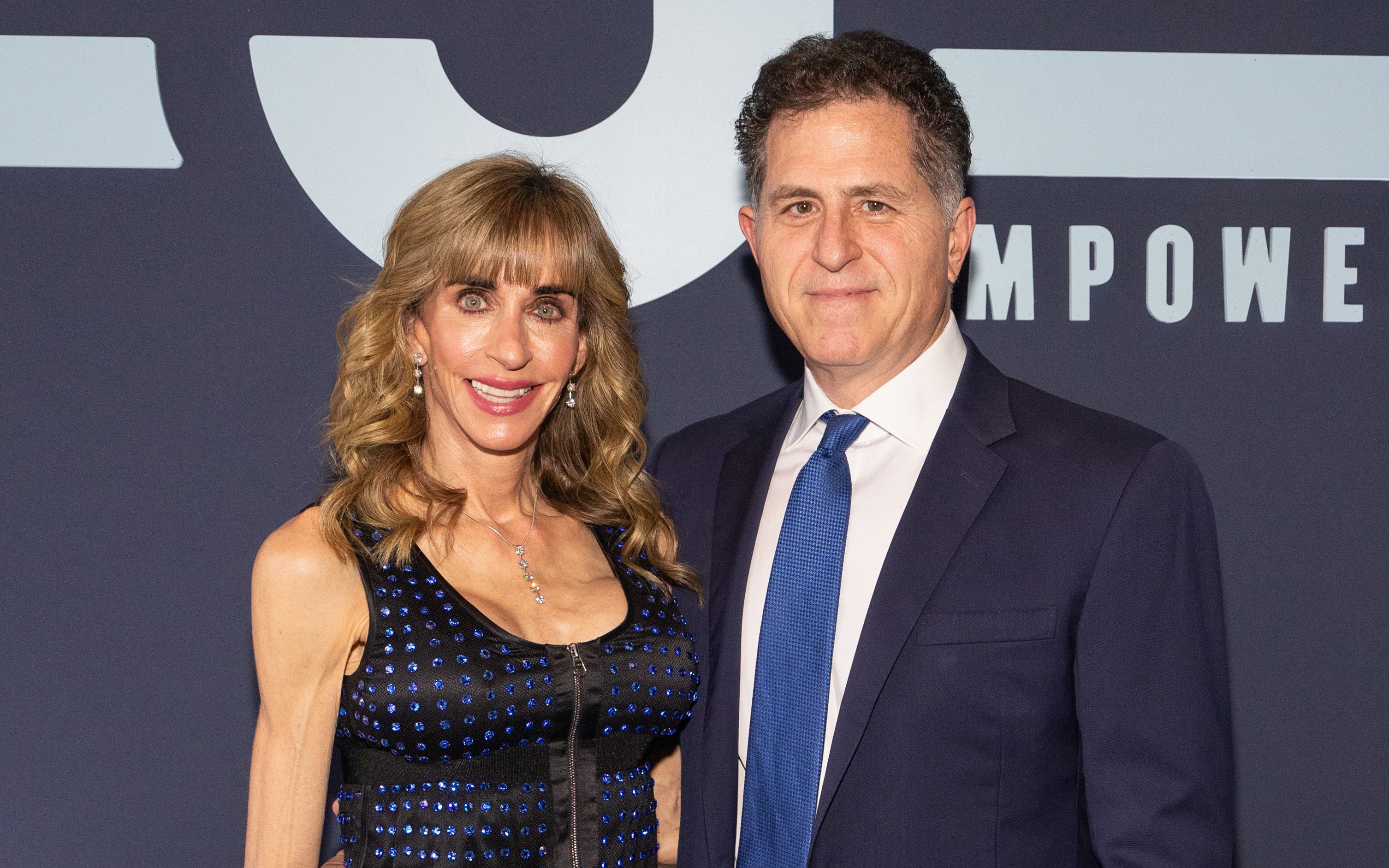 Reacția miliardarului Michael Dell după ce ”trolii” au criticat look-ul soției lui, Susan Dell, drept ”ireal”