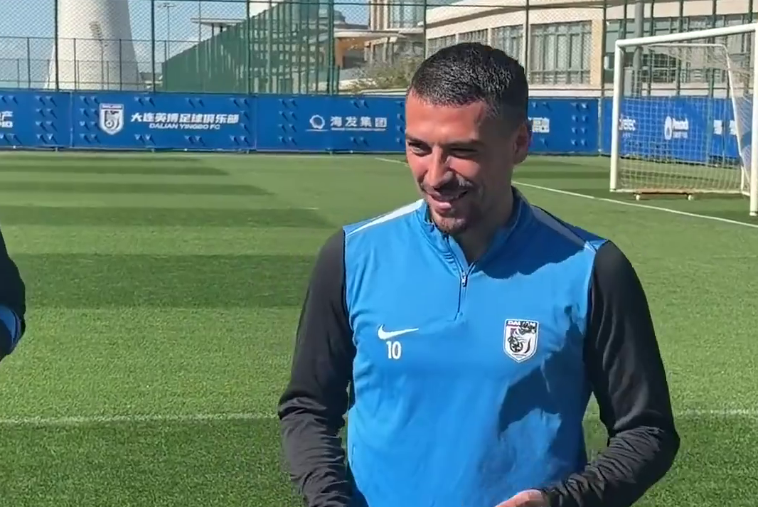 Așteptat să semneze, Nicolae Stanciu a primit trofeul și a transmis un mesaj
