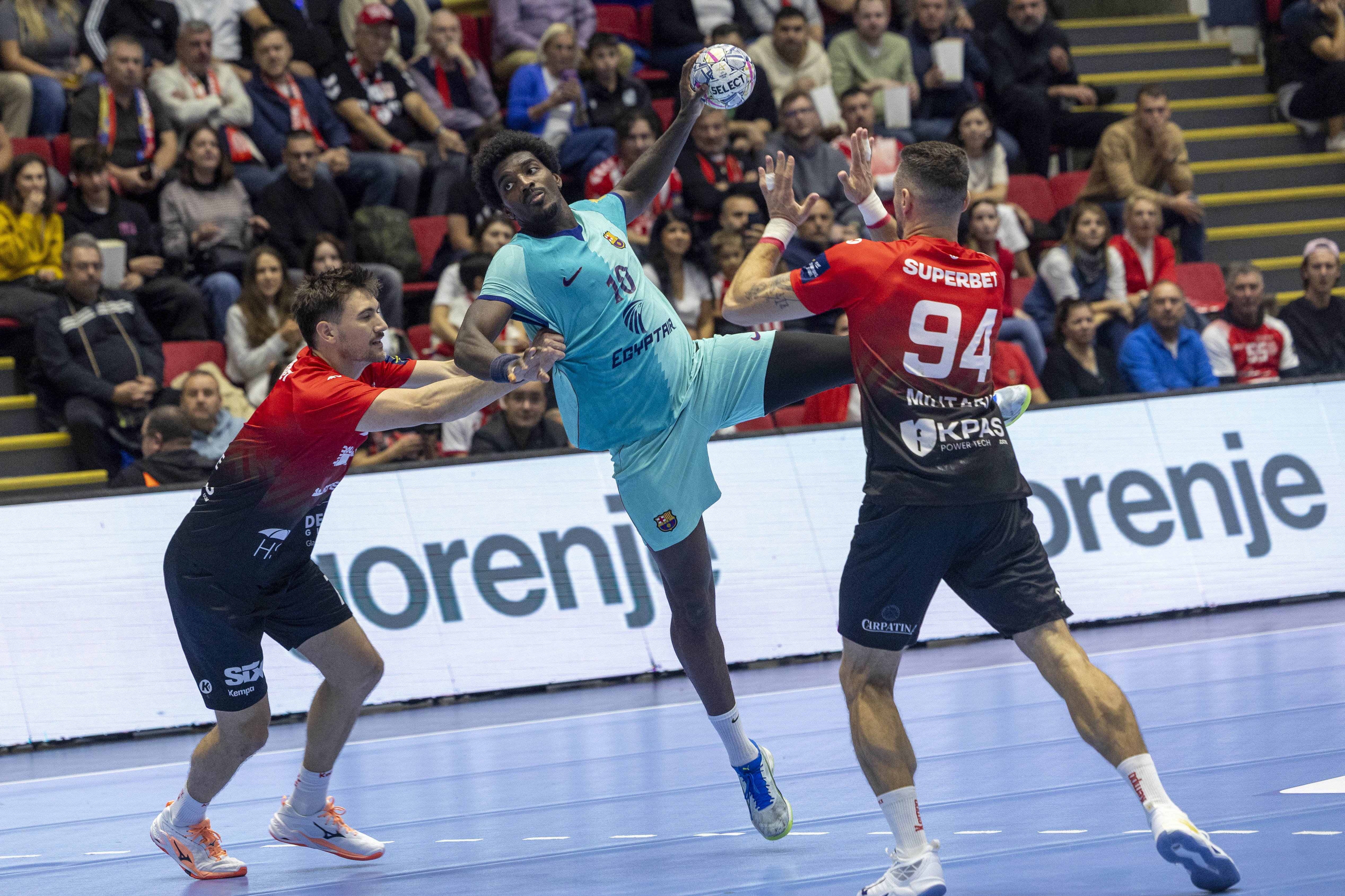 Robert Militaru, în echipa etapei a patra din Liga Campionilor la handbal masculin! Cum s-a încheiat Dinamo - FC Barcelona