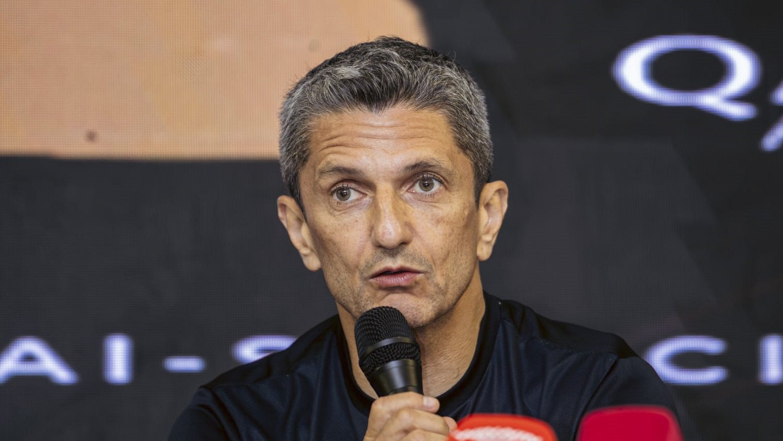 Bătaie de joc: Răzvan Lucescu, pus într-o postură ridicolă. Reacția românului, de „no comment“
