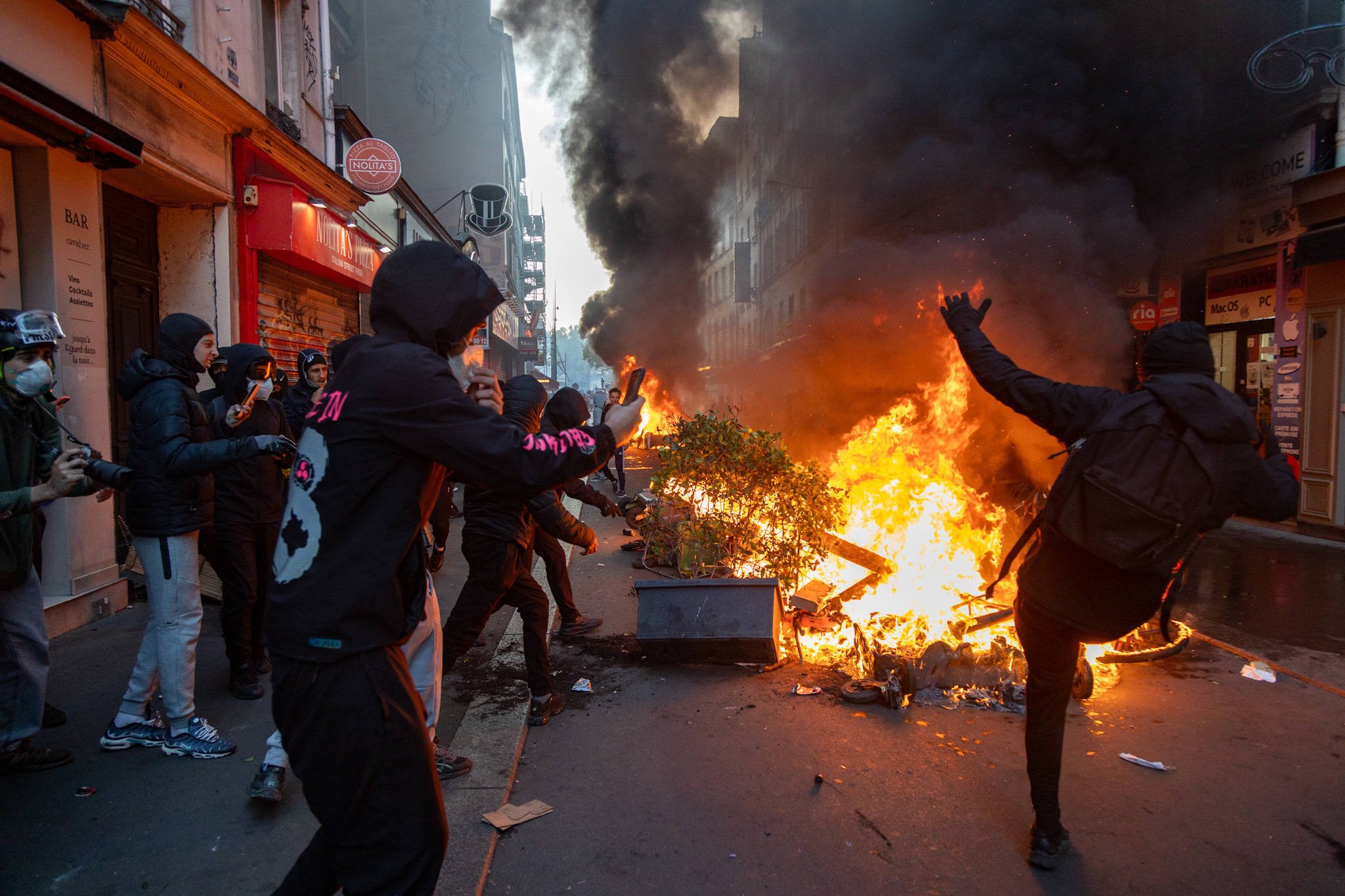 Ireal! Ce a pățit un club uriaș de fotbal din Franța în timpul protestelor