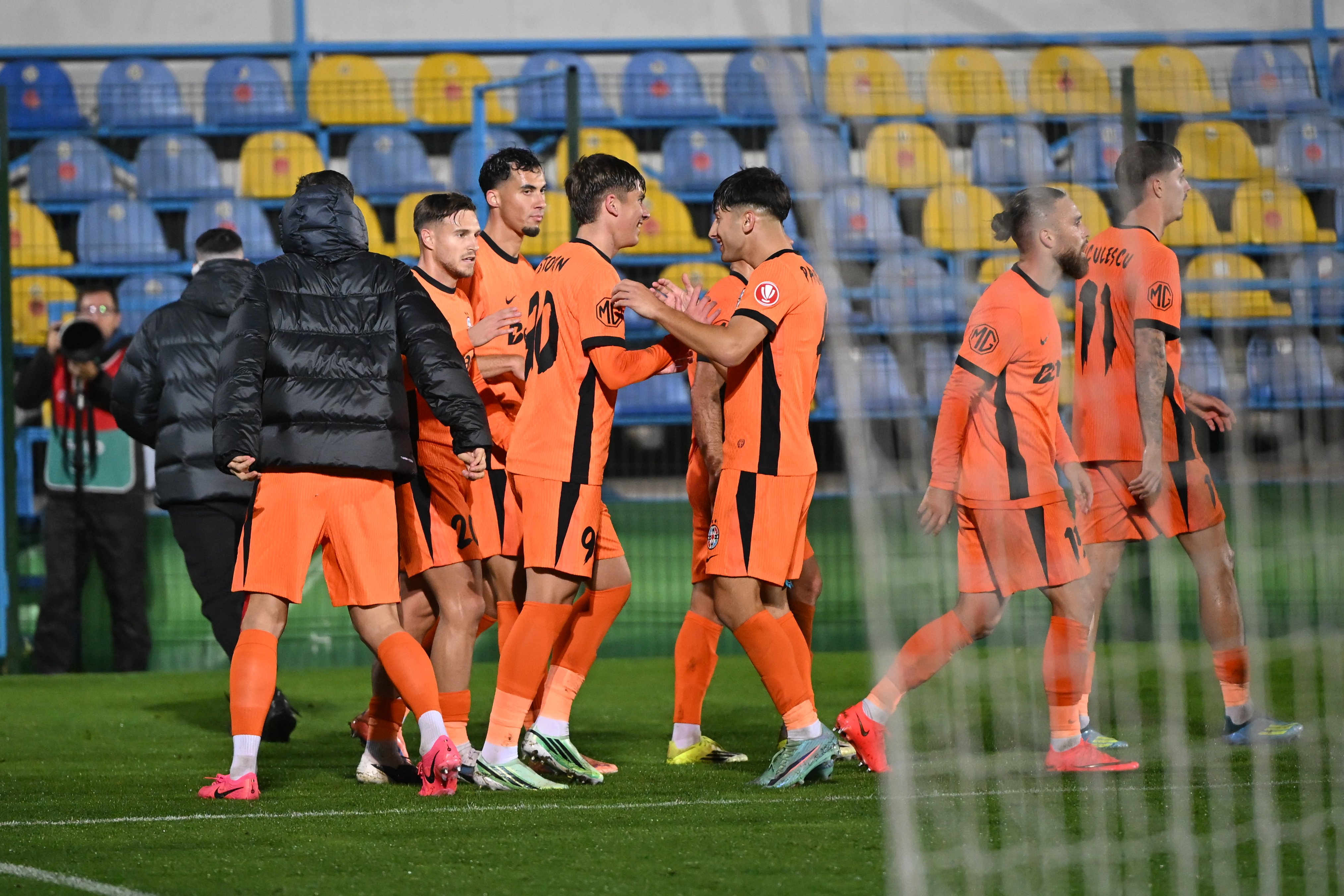 De ce joacă FCSB atât de slab? Caramavrov analizează prestațiile echipei antrenate de Reghecampf