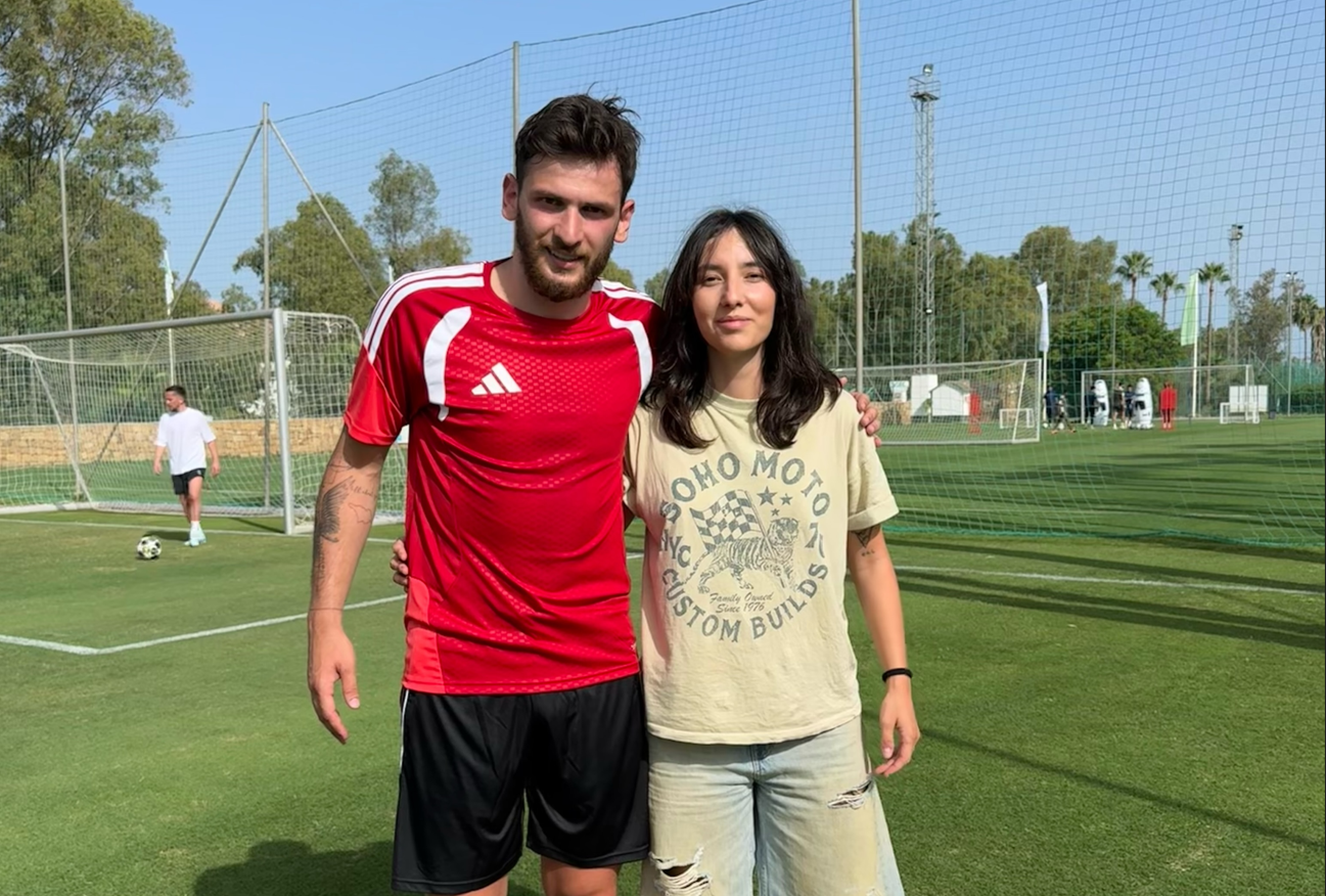 Cine este Iris, românca pe care a invitat-o Khvicha Kvaratskhelia să joace tenis de picior