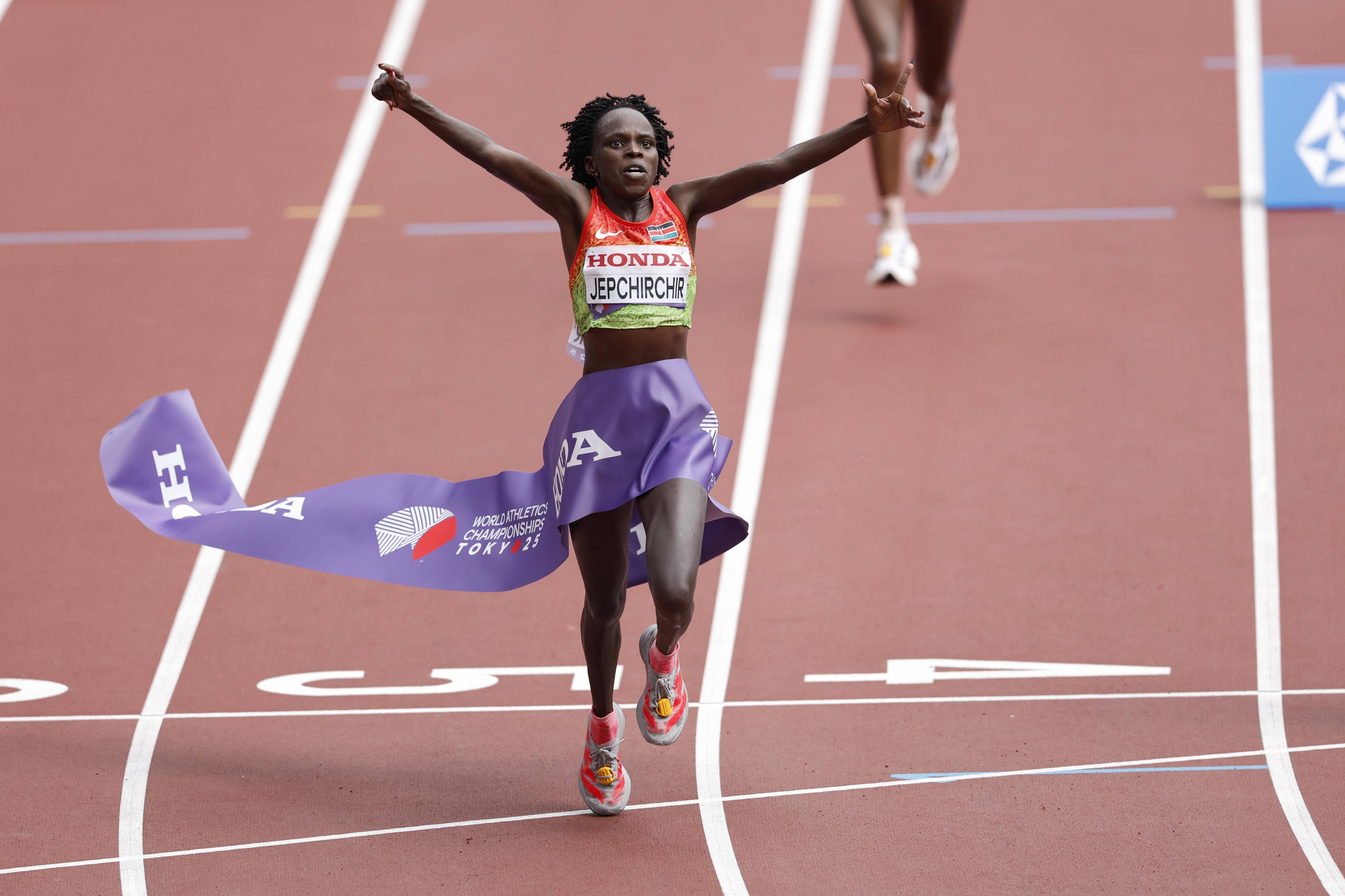 Kenyanca Peres Jepchirchir, campioana mondială și olimpică la maraton, suspendată pentru dopaj!