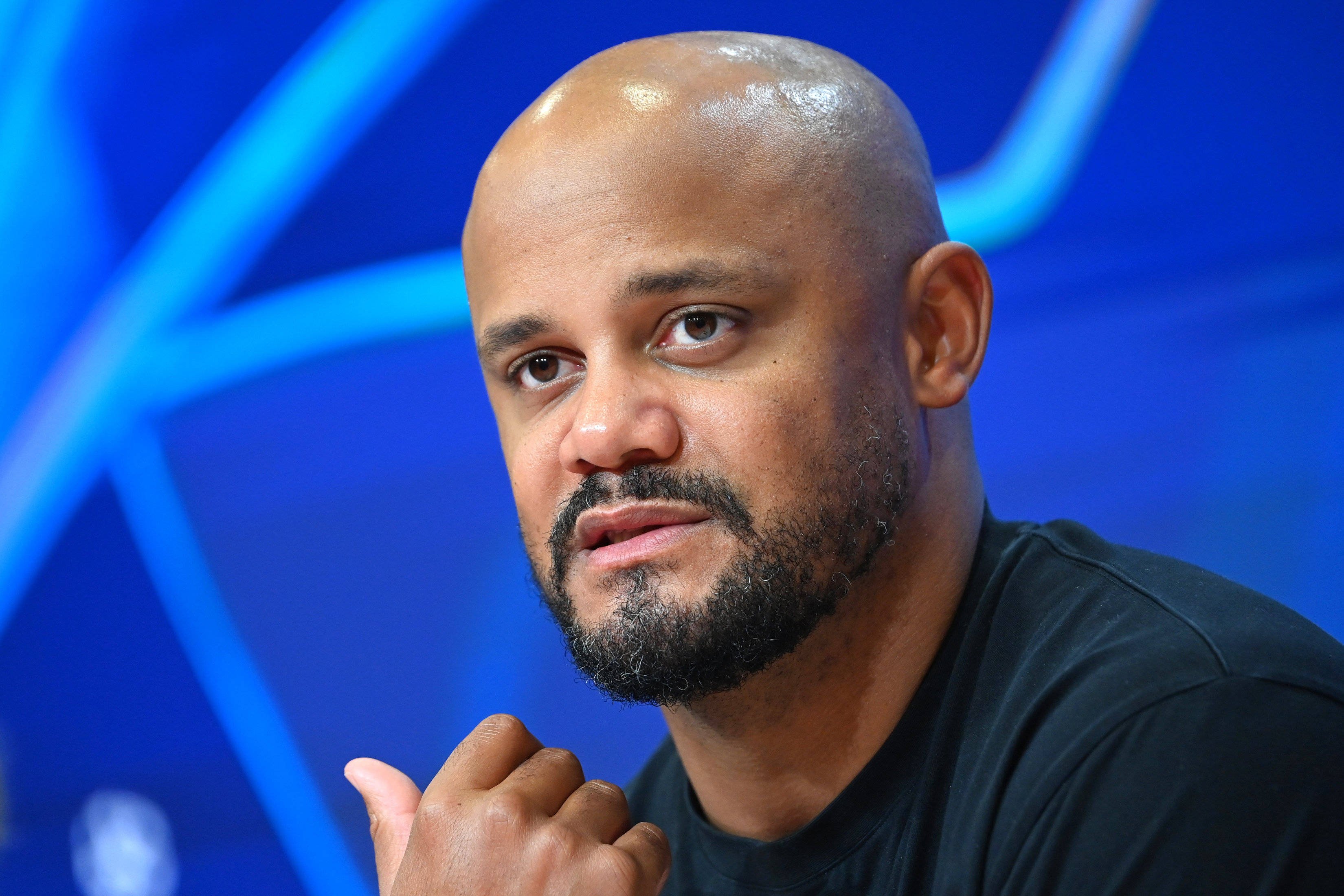 Reacția lui Bayern Munchen după ce Vincent Kompany a leșinat și a fost transportat de urgență la spital