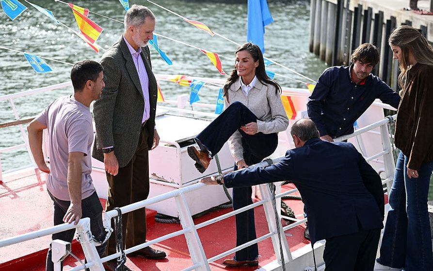 Regina Letizia a Spaniei, moment stânjenitor în public! A căzut în văzul tuturor și a avut nevoie de ajutor pentru a se ridica