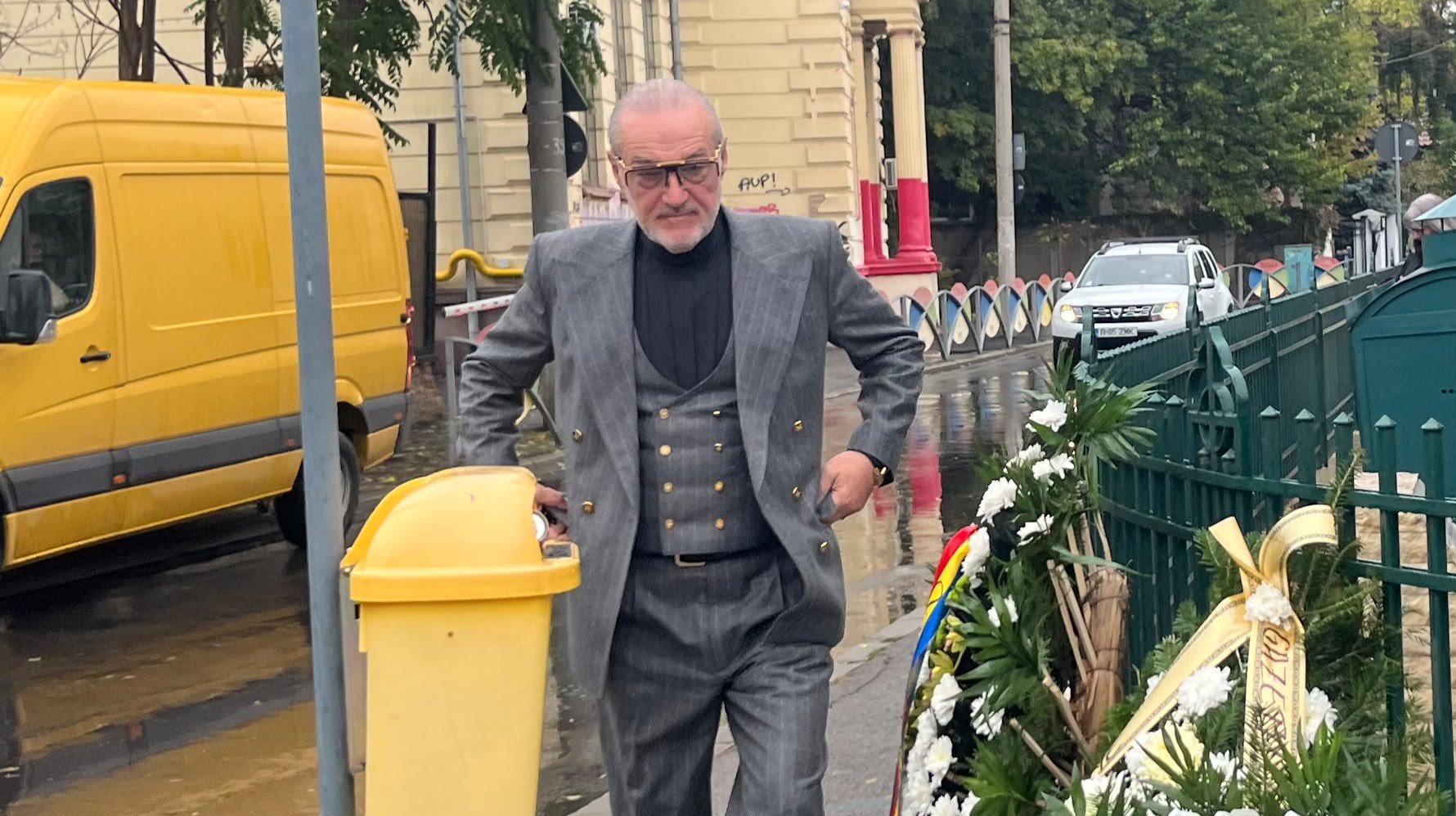 Viorel Păunescu, condus pe ultimul drum de Gigi Becali, George Copos și Marius Lăcătuș! Cine a venit la înmormântare