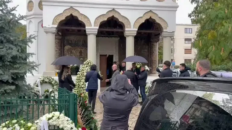 Gigi Becali, la înmormântarea lui Viorel Păunescu