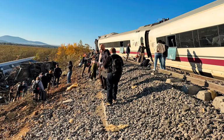 S-a aflat cauza tragediei feroviare din Spania, în care au murit cel puțin 68 de oameni. Ministrul Transporturilor a venit cu precizări
