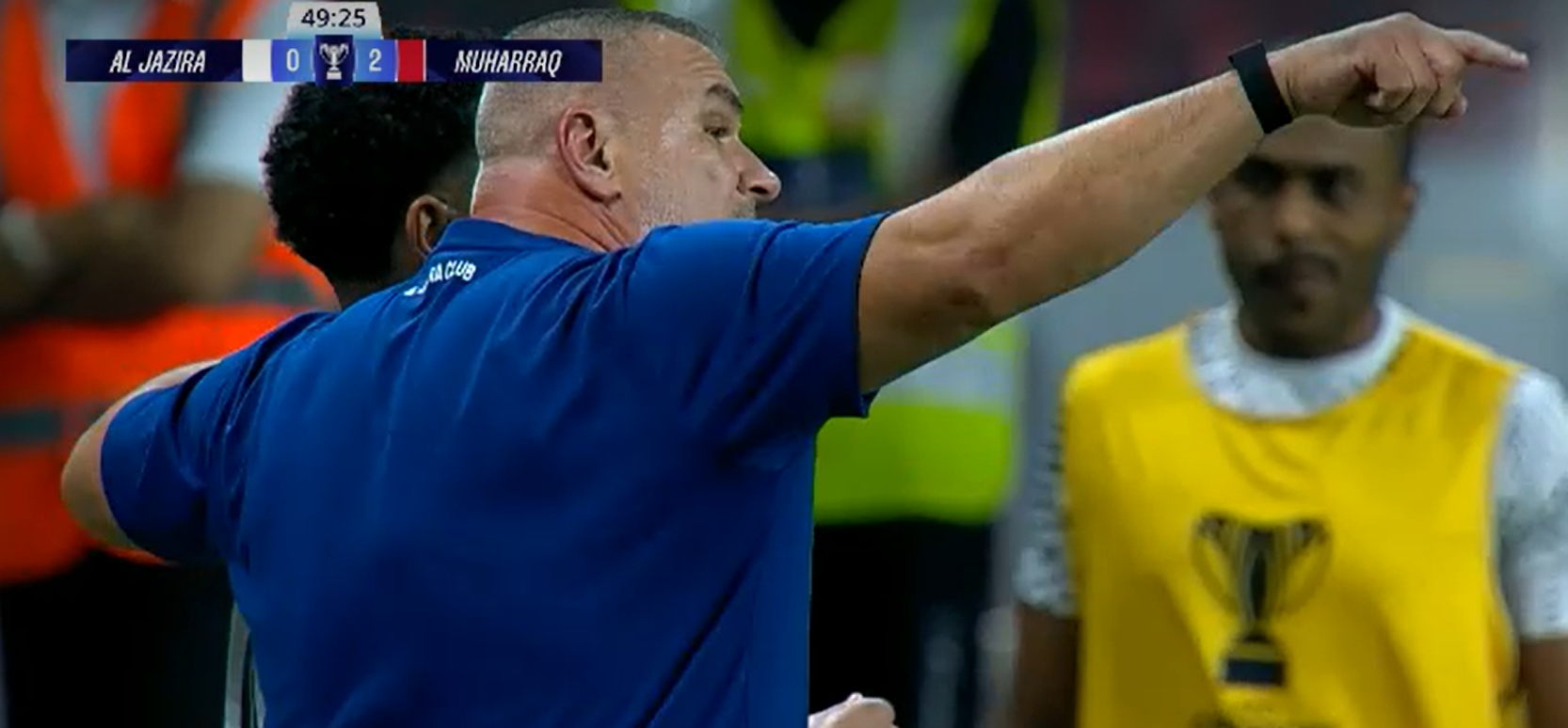 Fază controversată în meciul din Champions League al lui Cosmin Olăroiu: românul s-a ridicat de pe bancă imediat