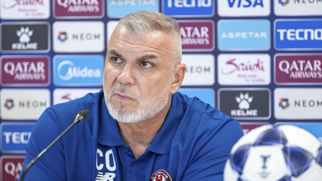 Dezvăluire fabuloasă: ce a scris Olăroiu pe tabela din vestiar după repriza catastrofală a echipei sale