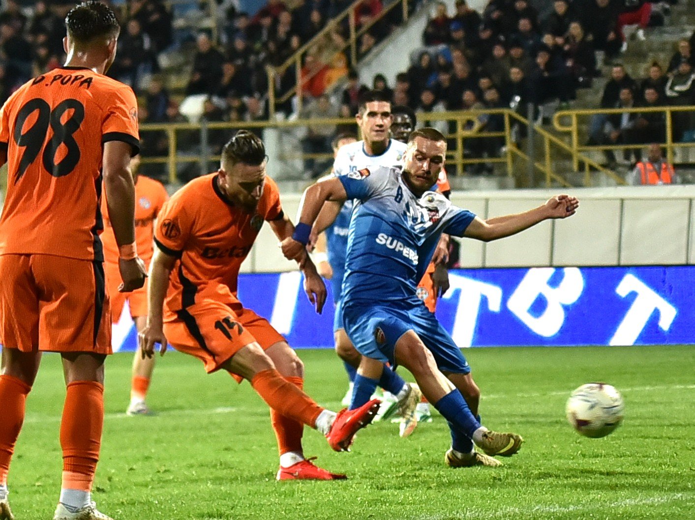 Reghecampf nu a mai rezistat! Ce mutare a făcut antrenorul FCSB cu 30 de minute înainte de final